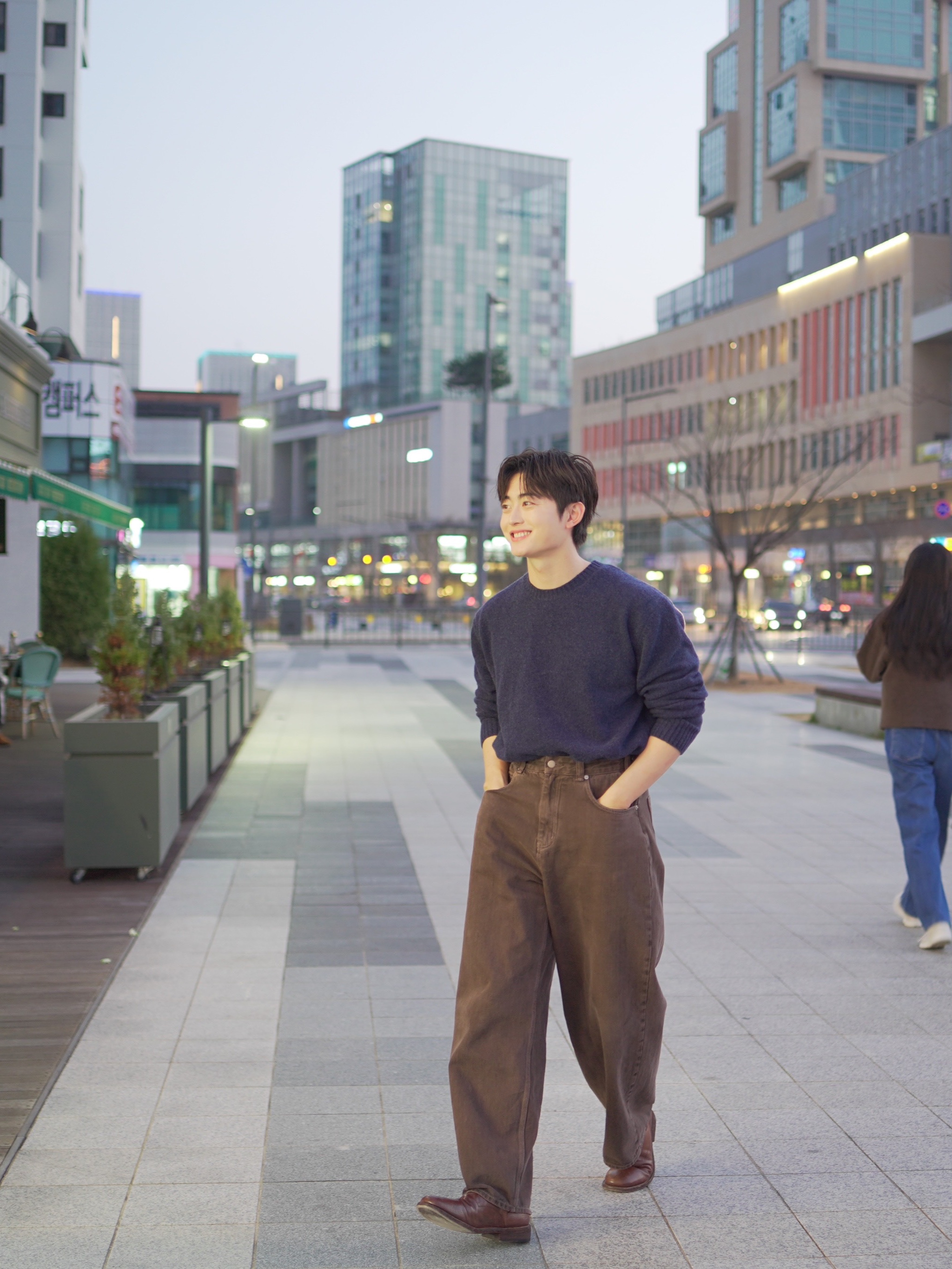 Kinchi Grainy - 547 (a) Brown 착용 스타일 - 1
