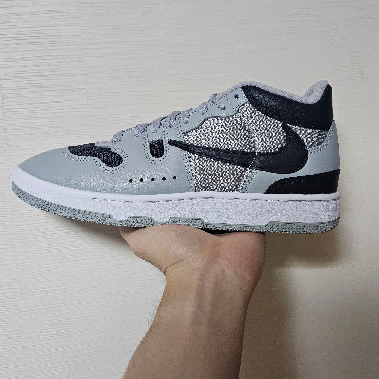 Nike x Travis Scott Mac Attack SP Light Smoke Grey 착용 스타일 - 4