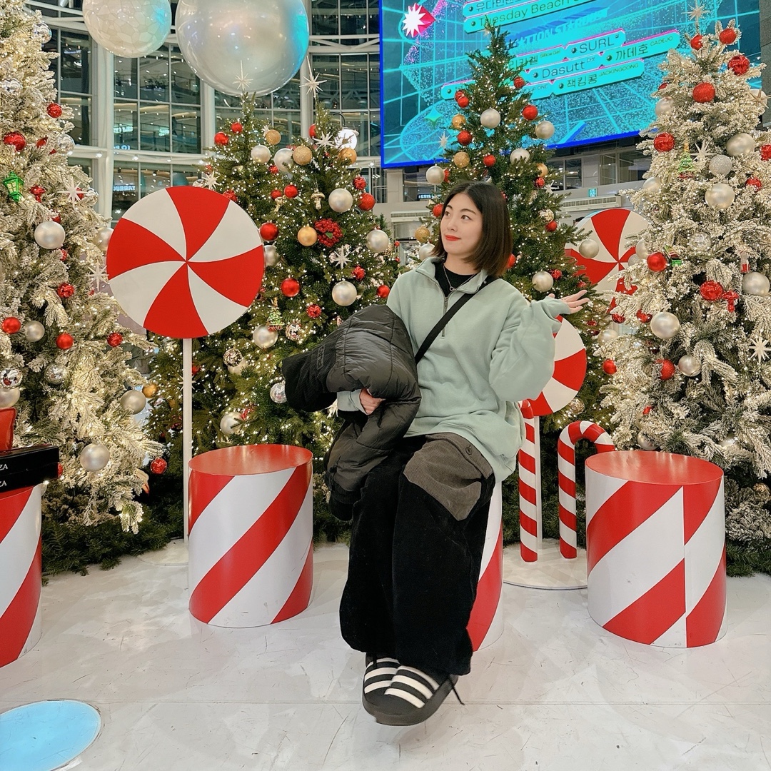 Adidas Puffylette Core Black 착용 스타일