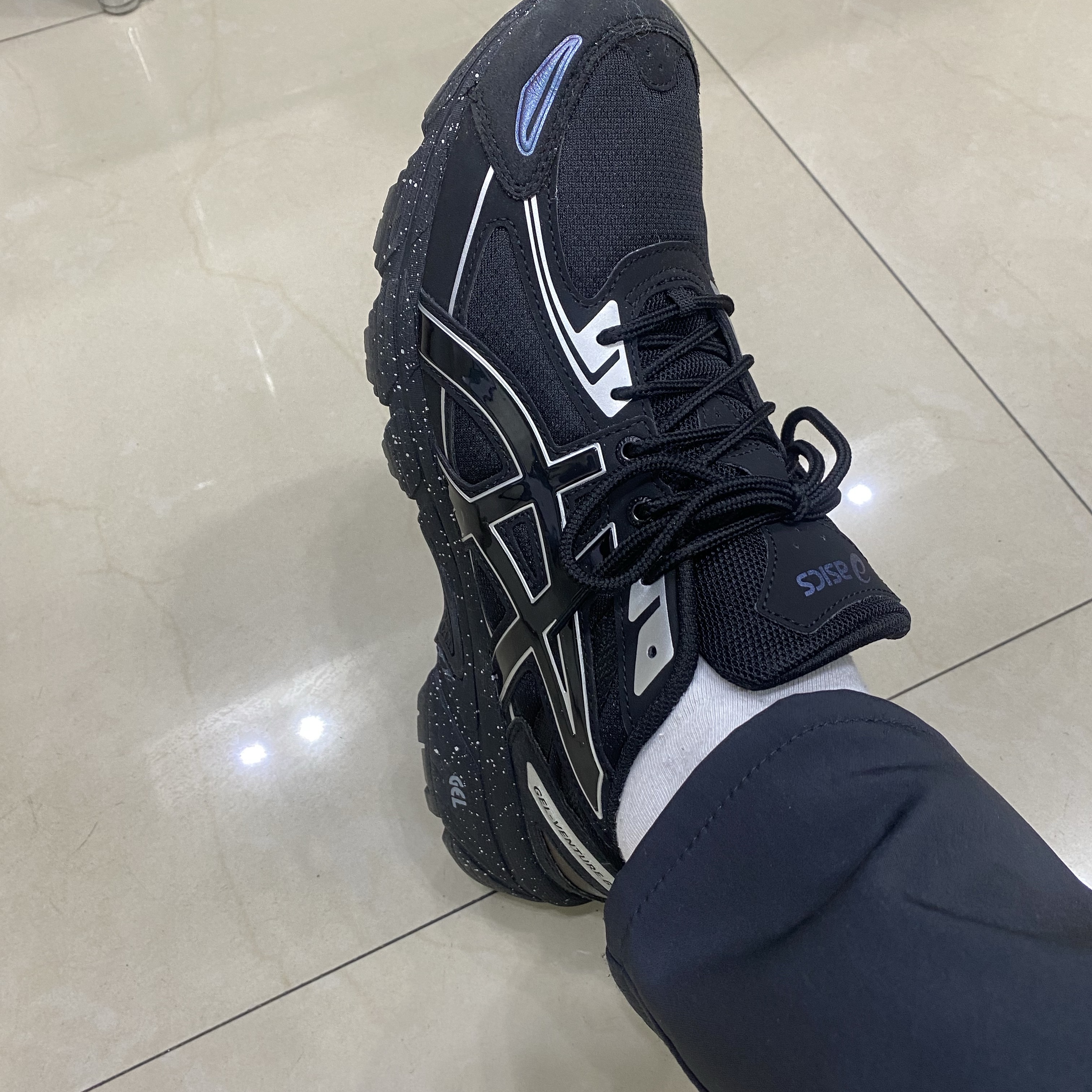 Asics Gel-Venture 6 Trail Black 착용 스타일 - 1