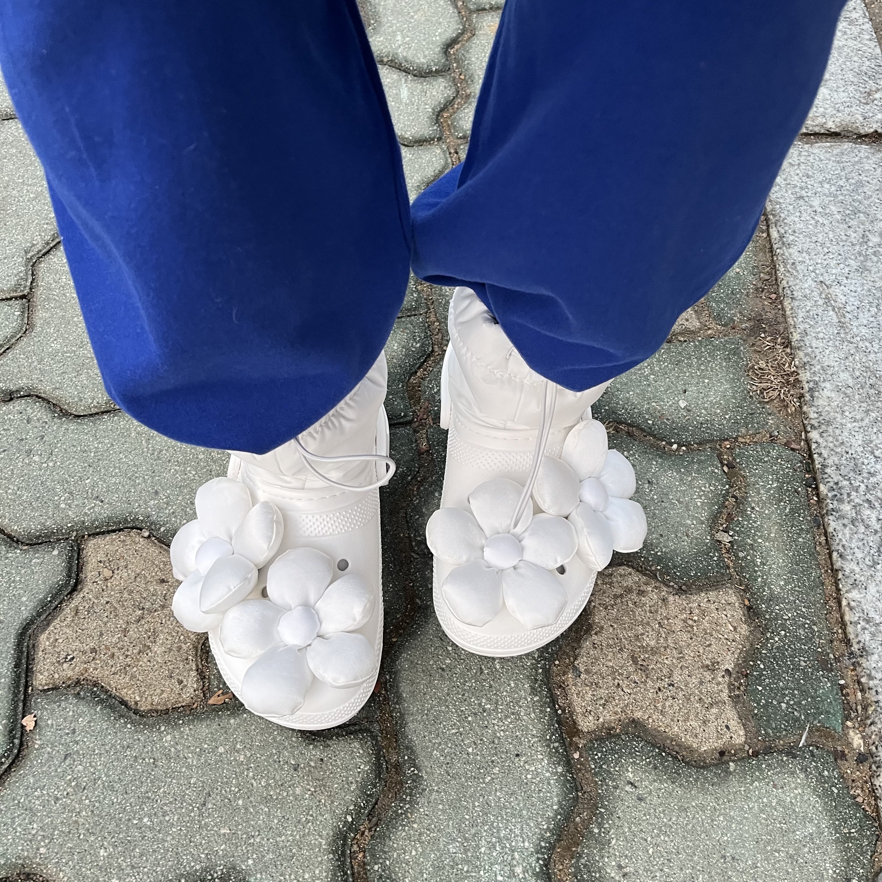 Crocs Classic Lined Neo Puff Boot White 착용 스타일