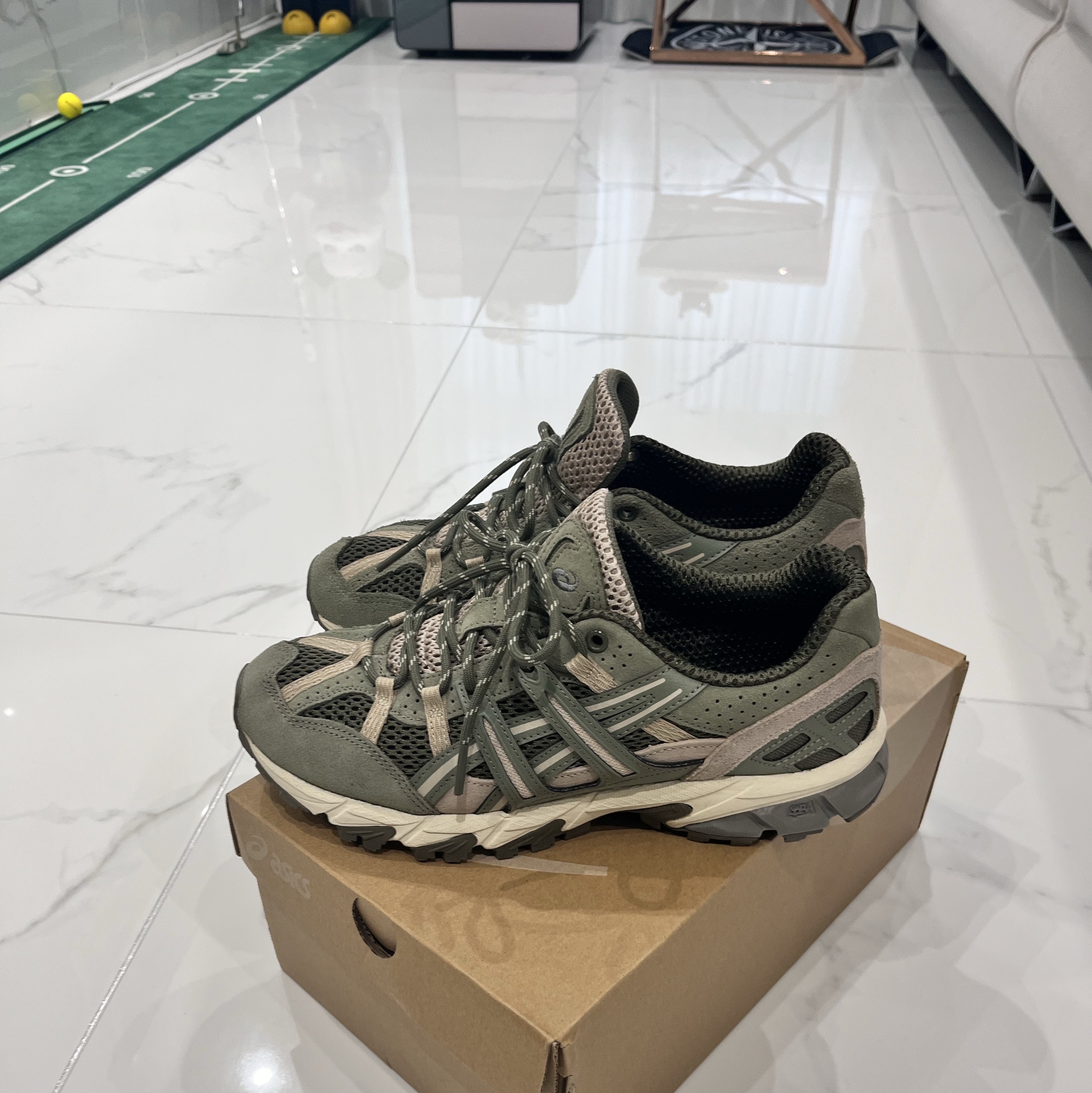 Yeezy Gap Engineered By Balenciaga Round Jacket 2 Black, Asics Gel-Sonoma 15-50 Mantle Green Lichen Green 착용 스타일 - 4