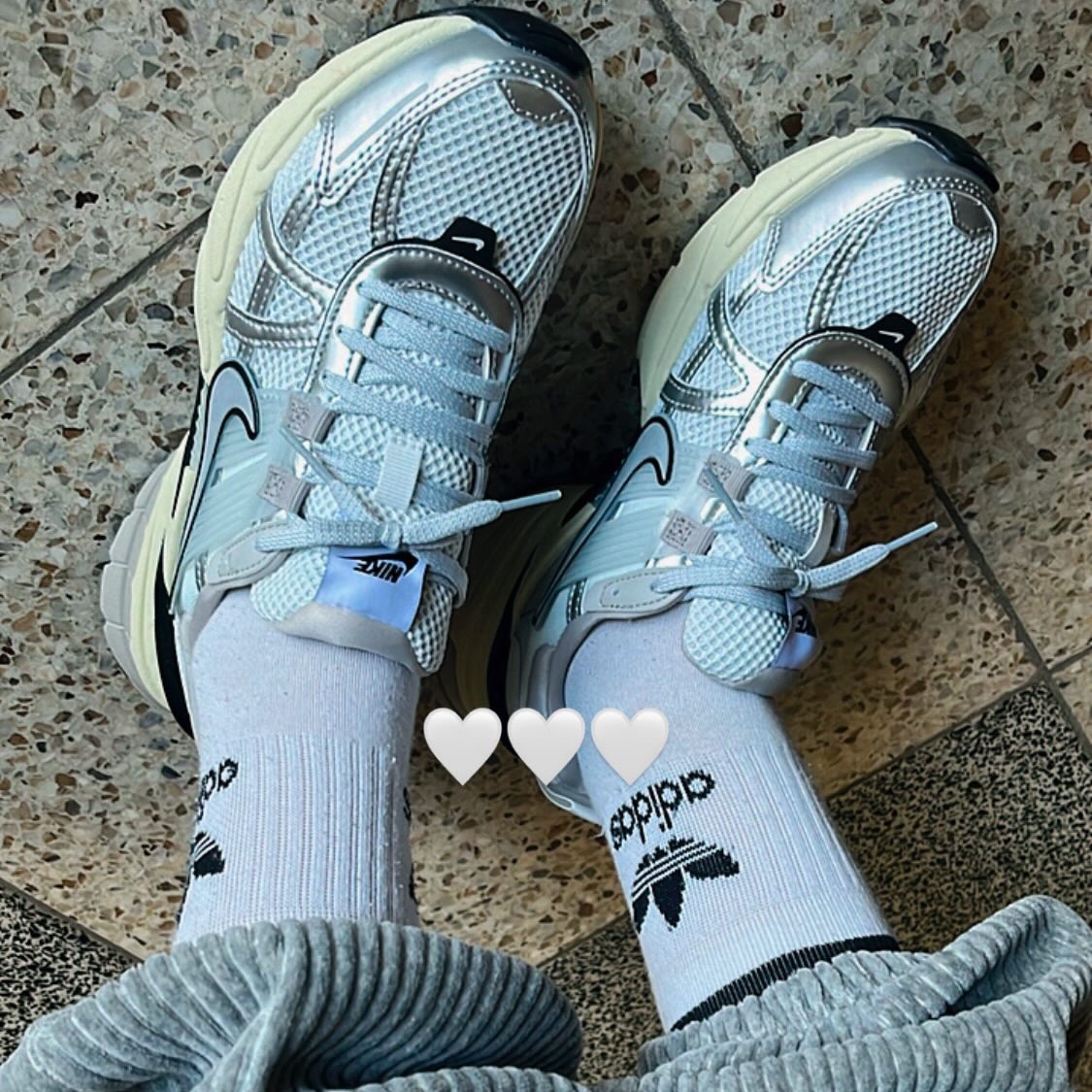 Nike V2K Run Summit White Metallic Silver 착용 스타일