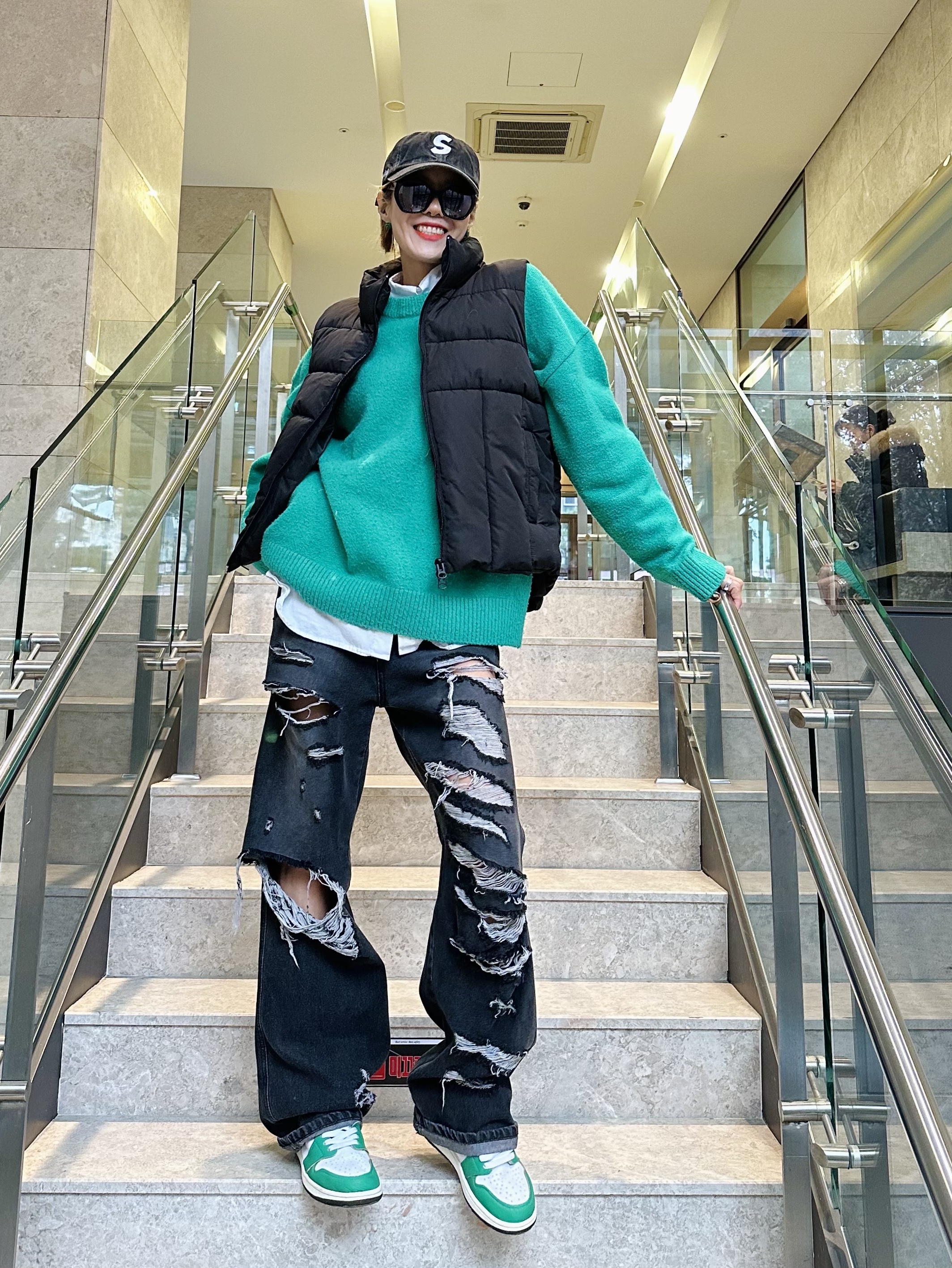(W) Jordan 1 Retro High OG Lucky Green, Supreme Kevlar Denim S Logo 6-Panel Black - 22SS 착용 스타일 - 1