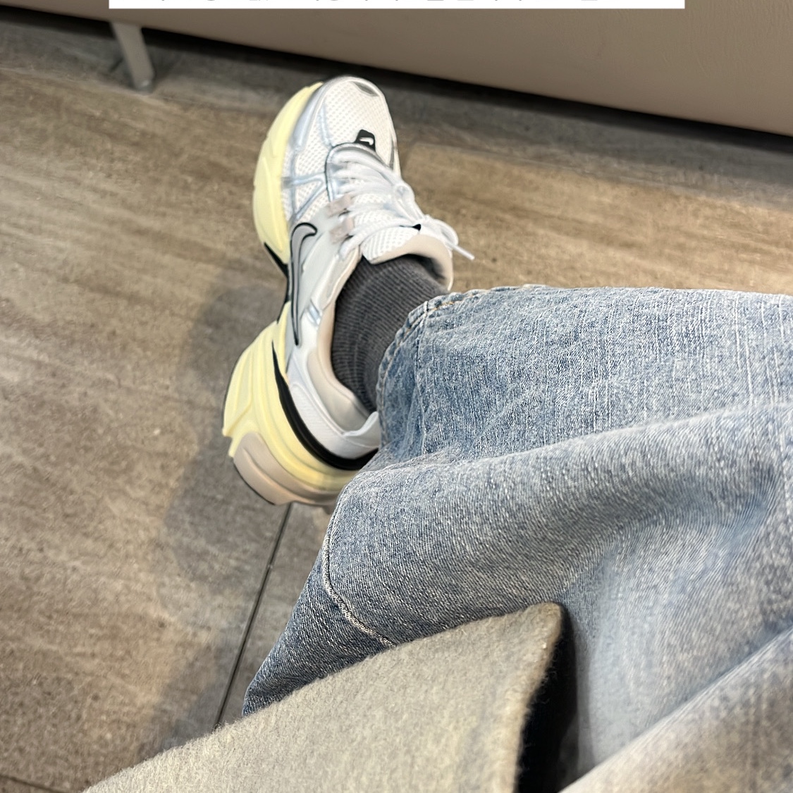 Nike V2K Run Summit White Metallic Silver 착용 스타일
