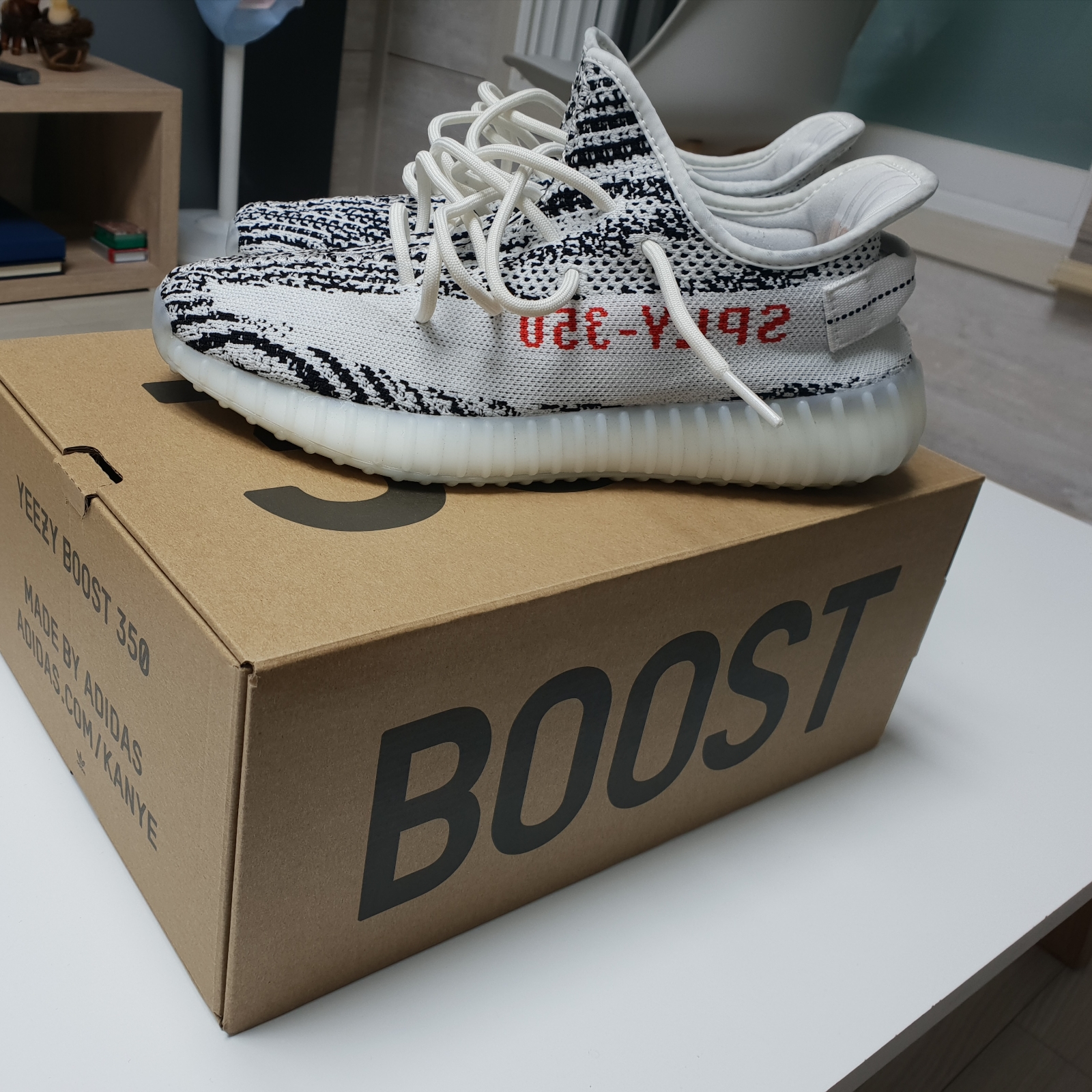Adidas Yeezy Boost 350 V2 Zebra 2017/2019/2020 착용 스타일