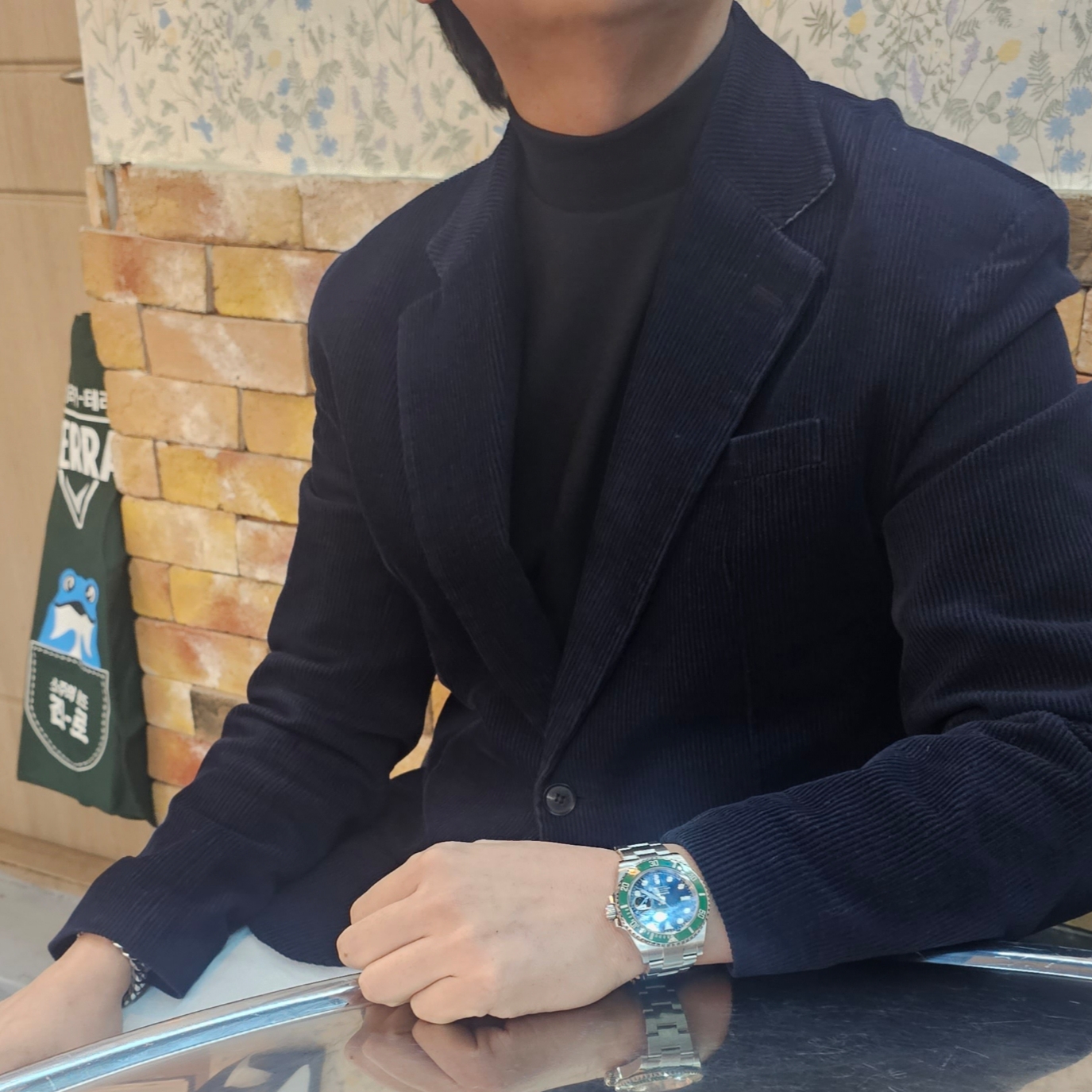 롤렉스 서브마리너 데이트 41mm 126610LV 블랙 오이스터 착용 스타일 - 2