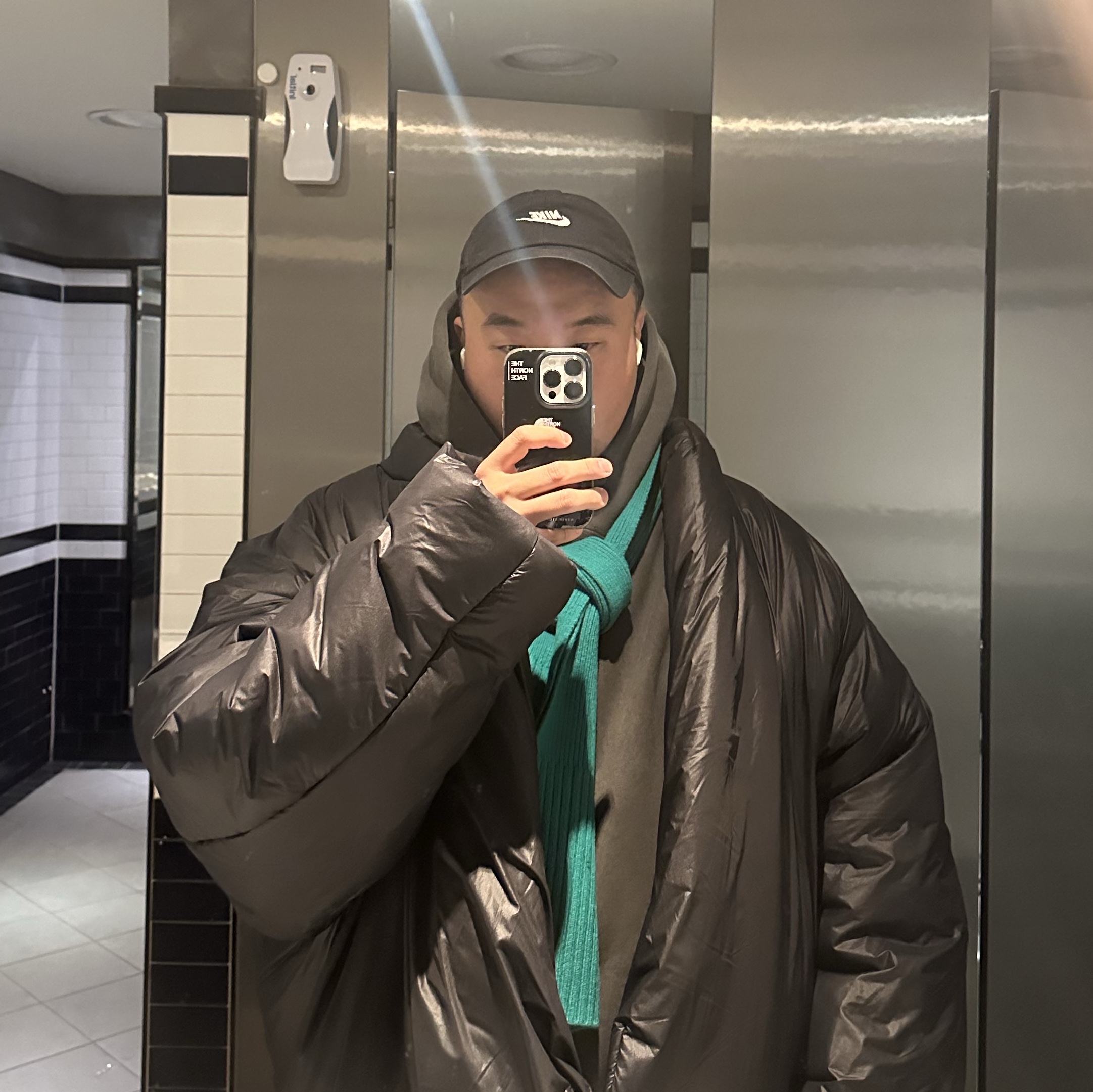 Punch Drunk Parties Circle Logo Garment Dyed Hoodie Charcoal, Yeezy Gap Engineered By Balenciaga Round Jacket 2 Black 착용 스타일