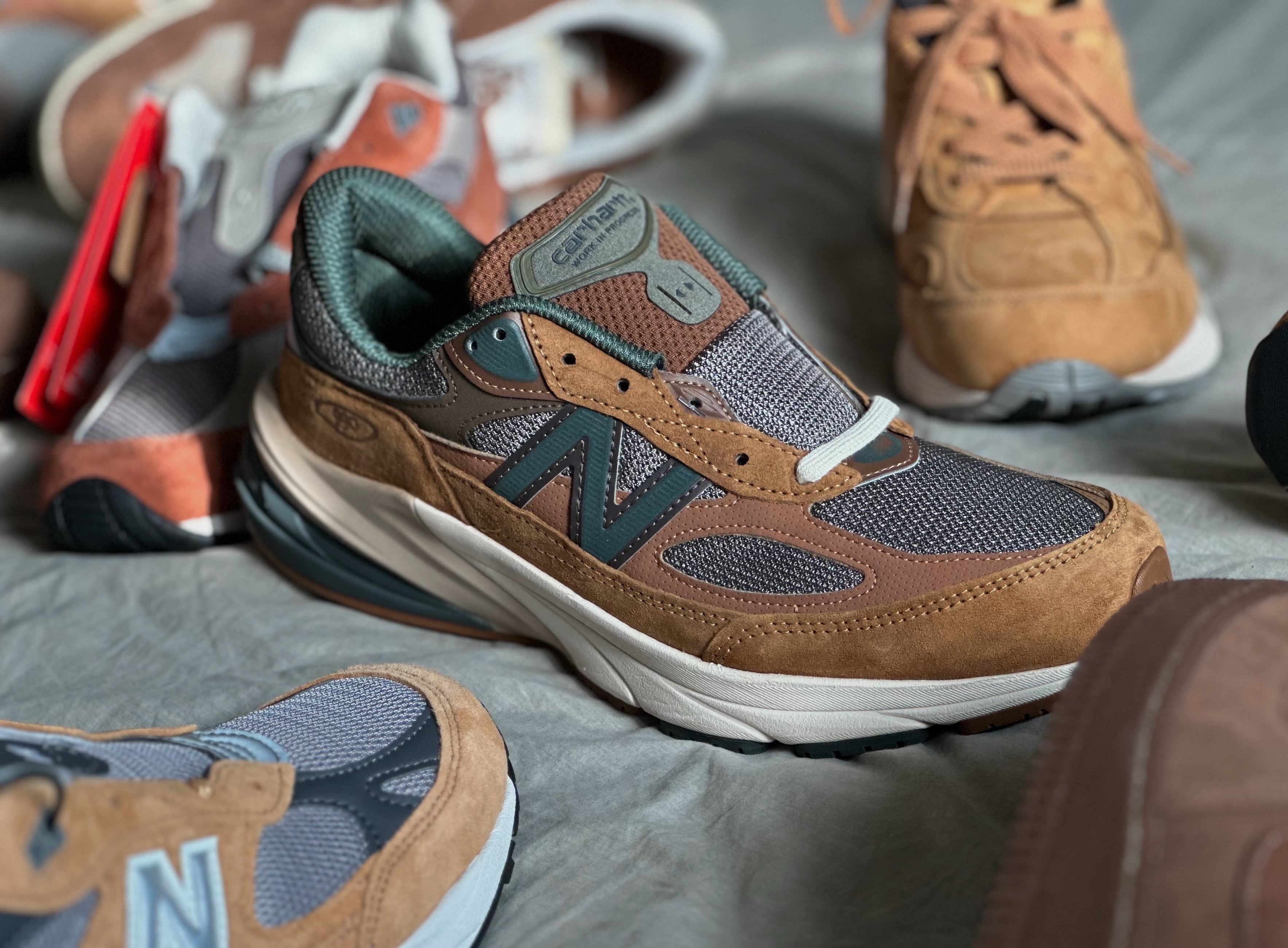 뉴발란스 992 메이드 인 USA 브라운, 뉴발란스 x 칼하트 WIP 990v6 메이드 인 USA 해밀턴 브라운 밀리터리 그린 착용 스타일 - 4