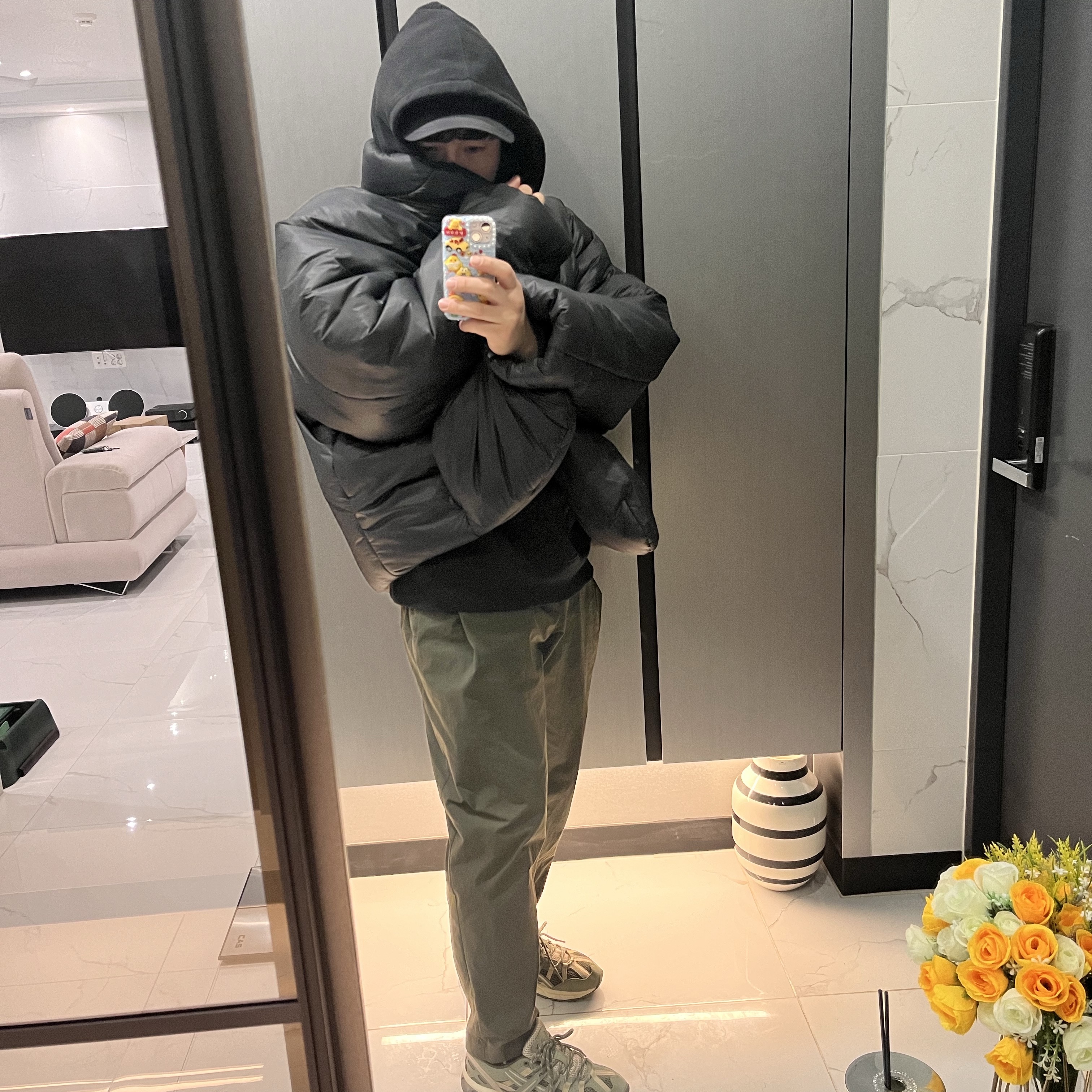 Yeezy Gap Engineered By Balenciaga Round Jacket 2 Black, Asics Gel-Sonoma 15-50 Mantle Green Lichen Green 착용 스타일 - 1