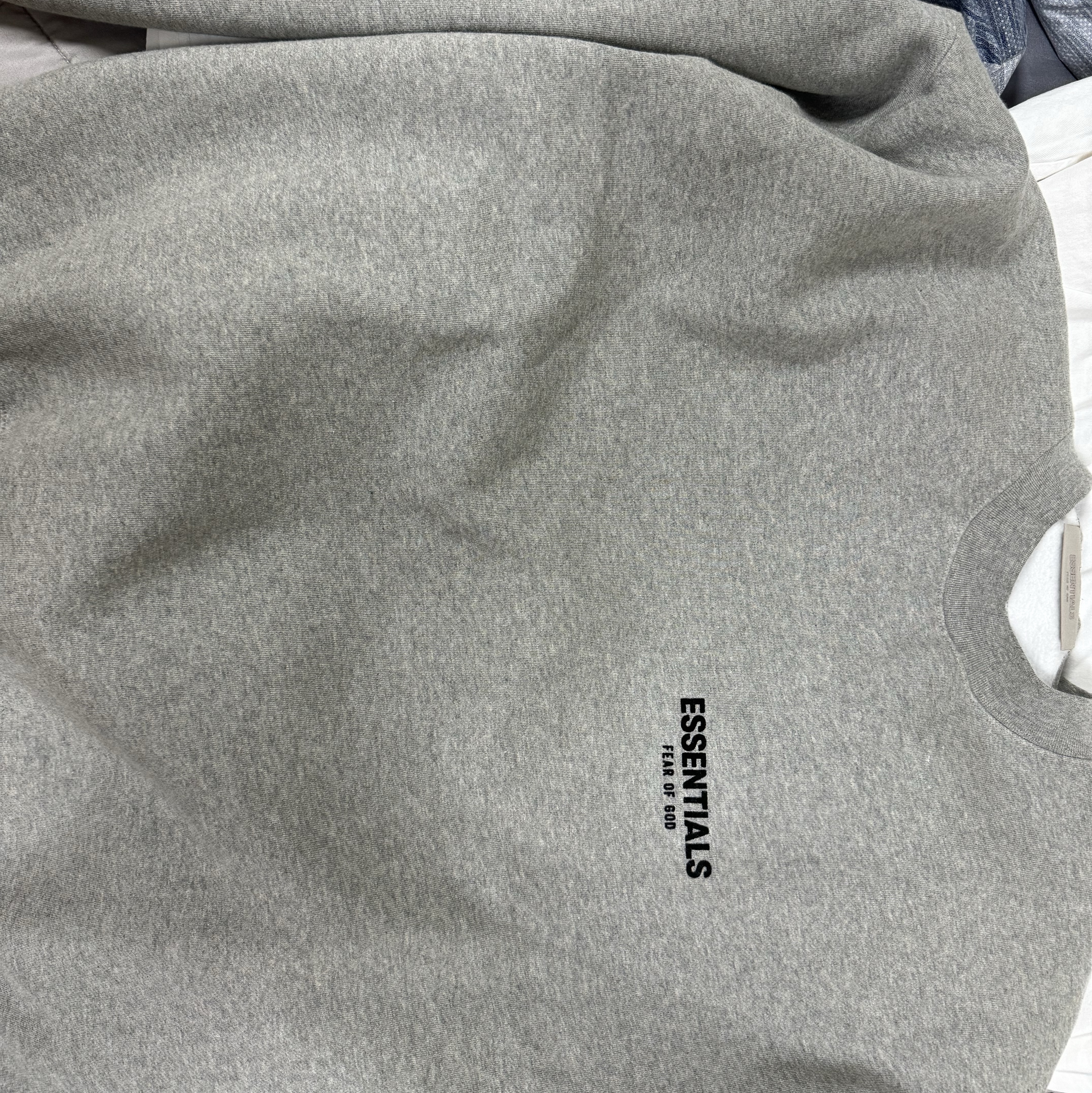 Essentials The Core Collection Crewneck Sweatshirt Dark Oatmeal 착용 스타일