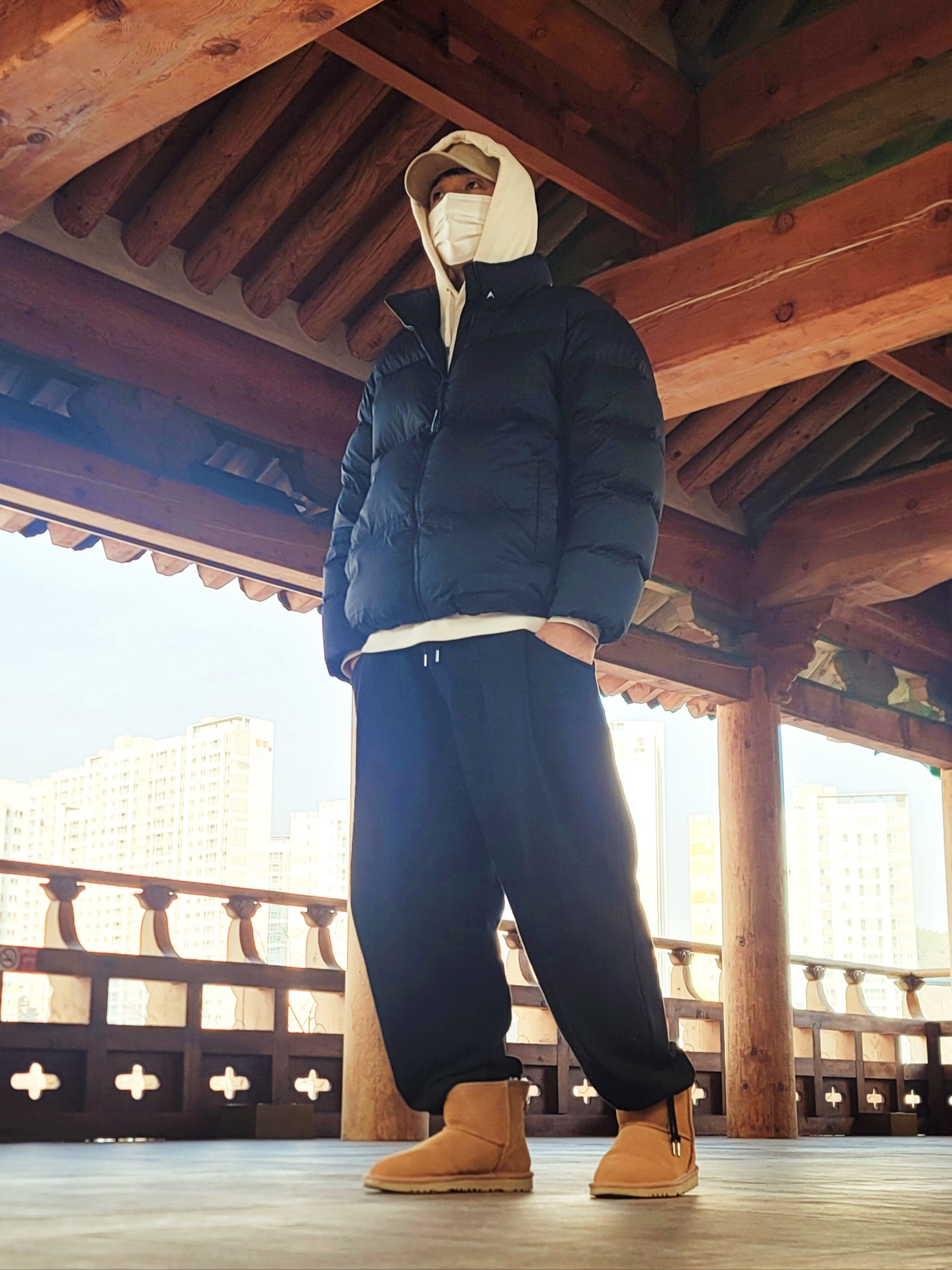 UGG Classic Mini Boots Chestnut 착용 스타일 - 1