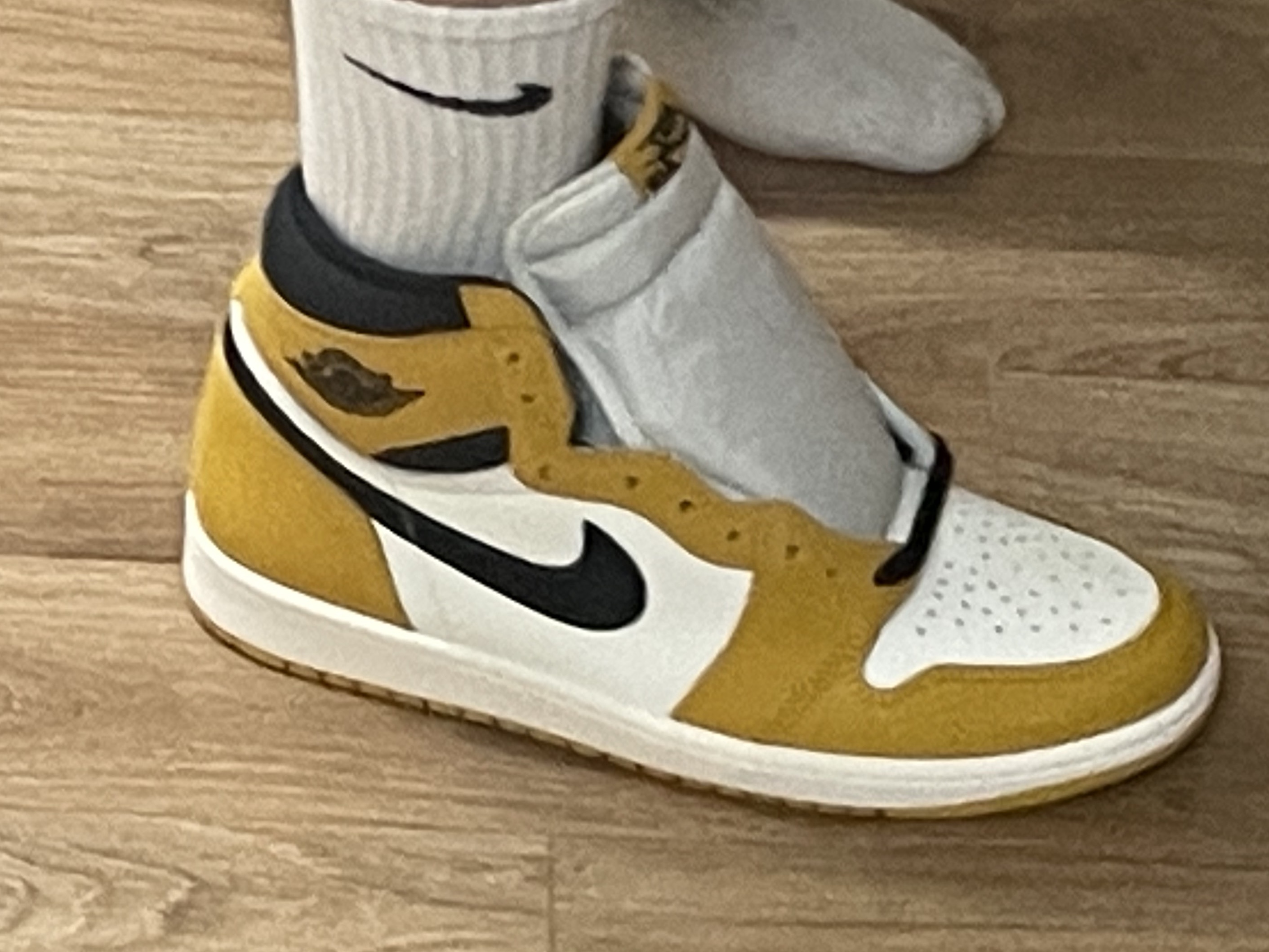 Jordan 1 Retro High OG Yellow Ochre 착용 스타일 - 2