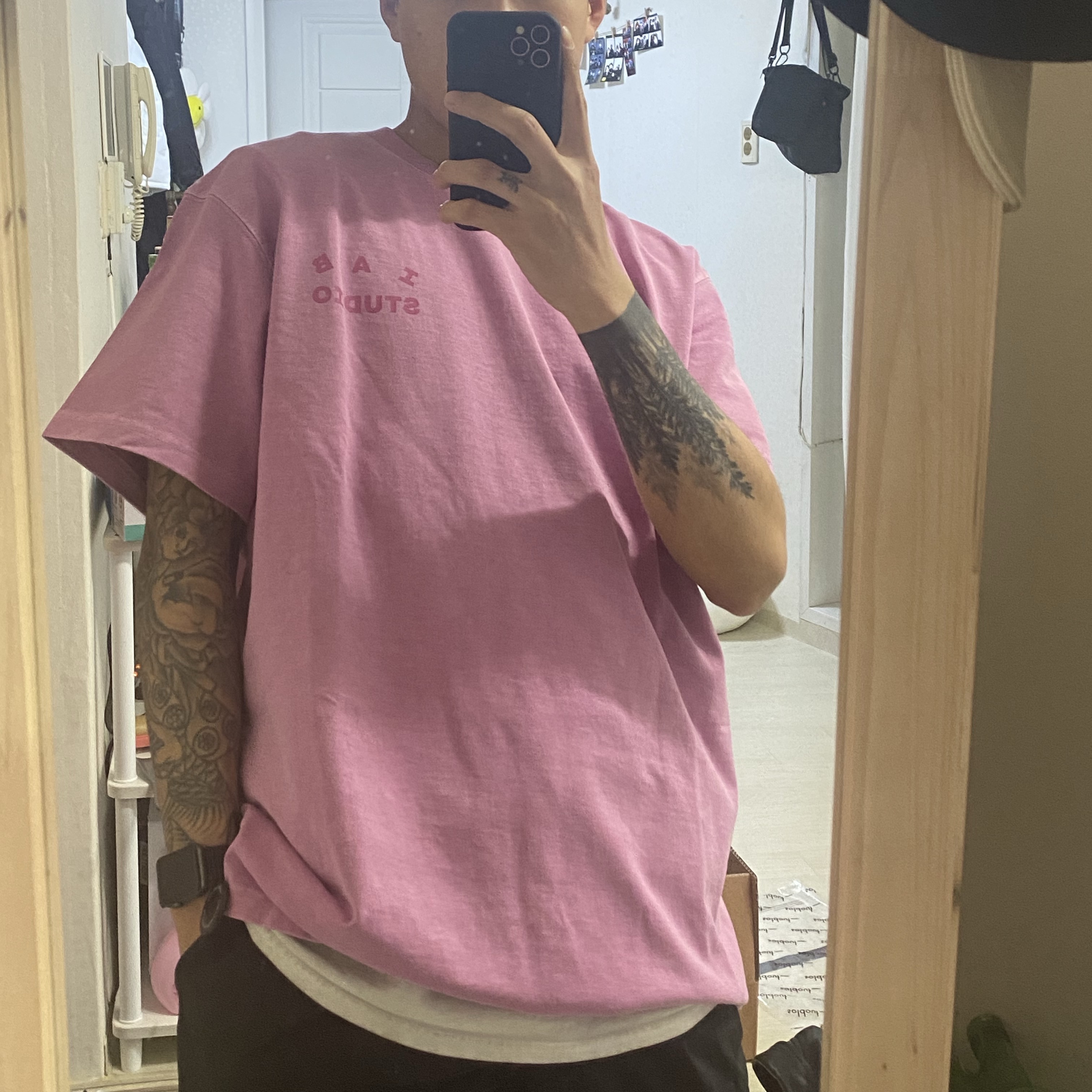 IAB Studio Pigment T-Shirt Magenta 착용 스타일