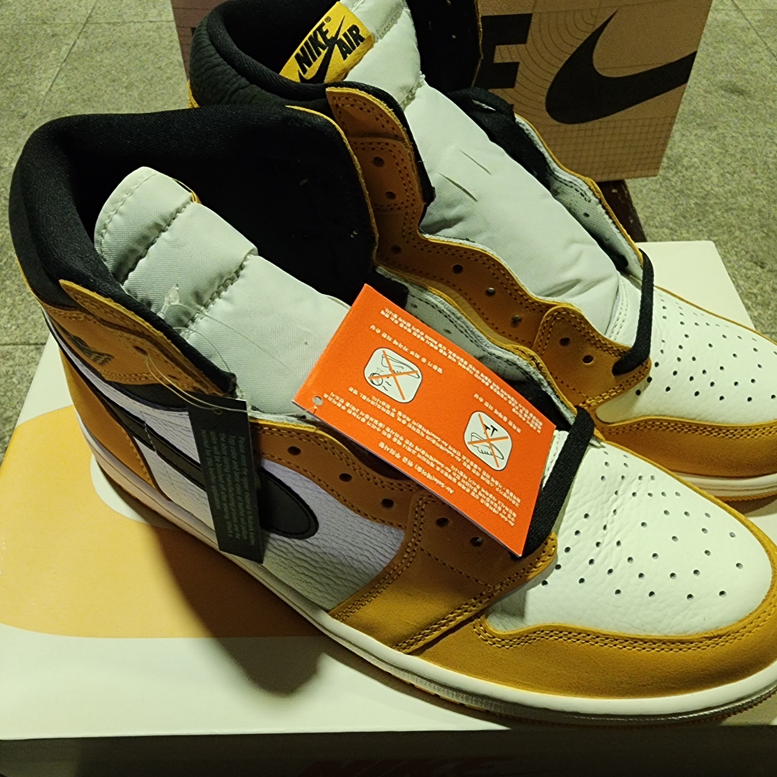Jordan 1 Retro High OG Yellow Ochre 착용 스타일