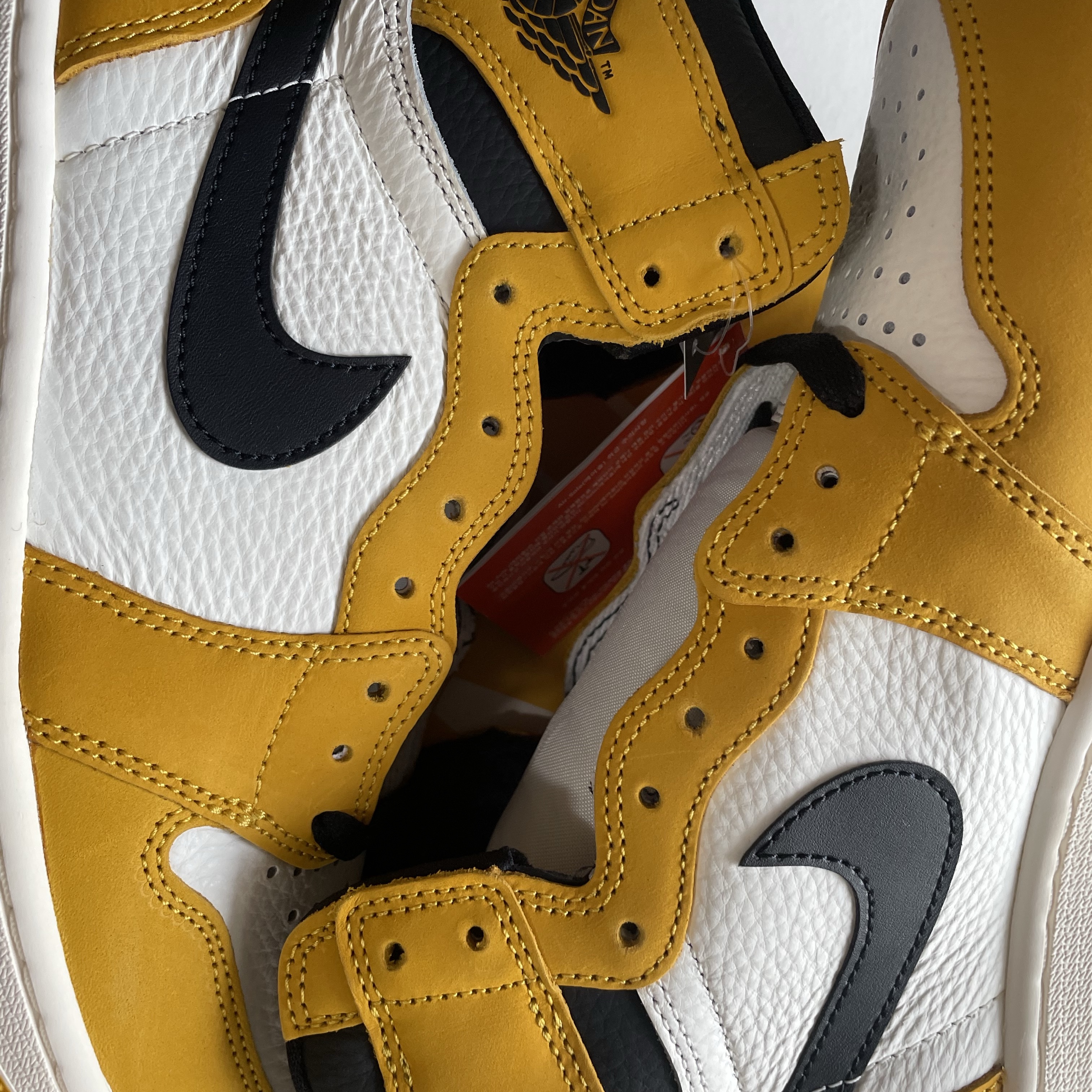 Jordan 1 Retro High OG Yellow Ochre 착용 스타일 - 2