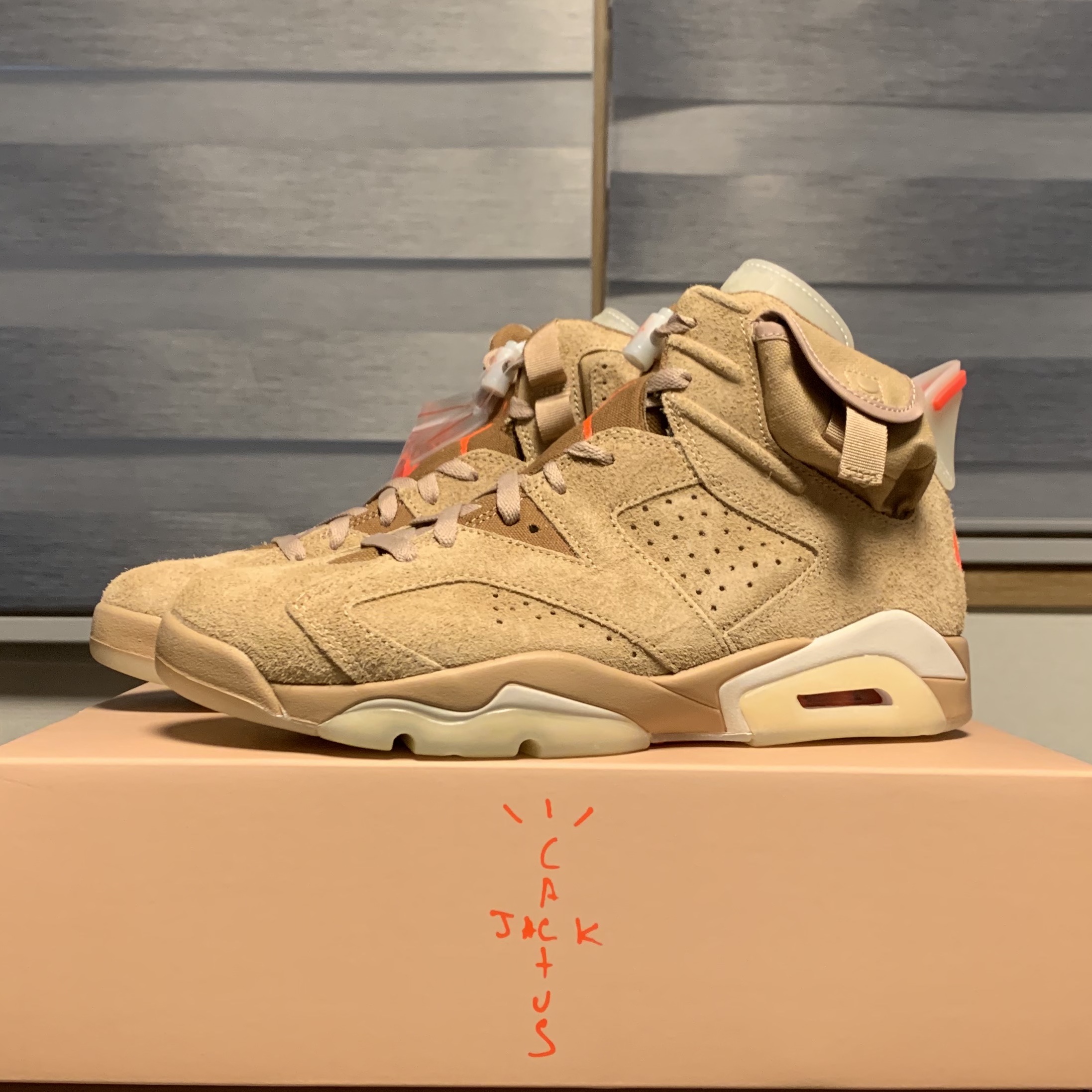 Jordan 6 x Travis Scott Retro SP British Khaki 착용 스타일