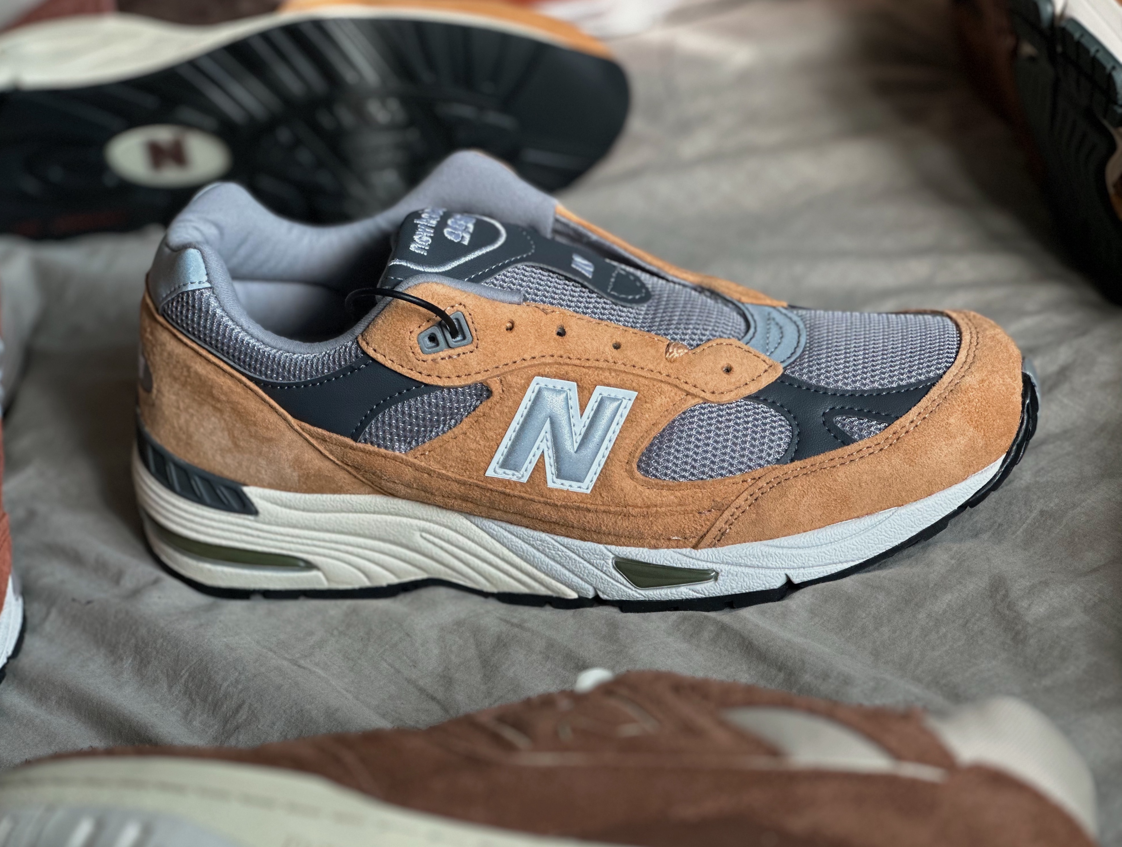 뉴발란스 992 메이드 인 USA 브라운, 뉴발란스 x 칼하트 WIP 990v6 메이드 인 USA 해밀턴 브라운 밀리터리 그린 착용 스타일 - 8