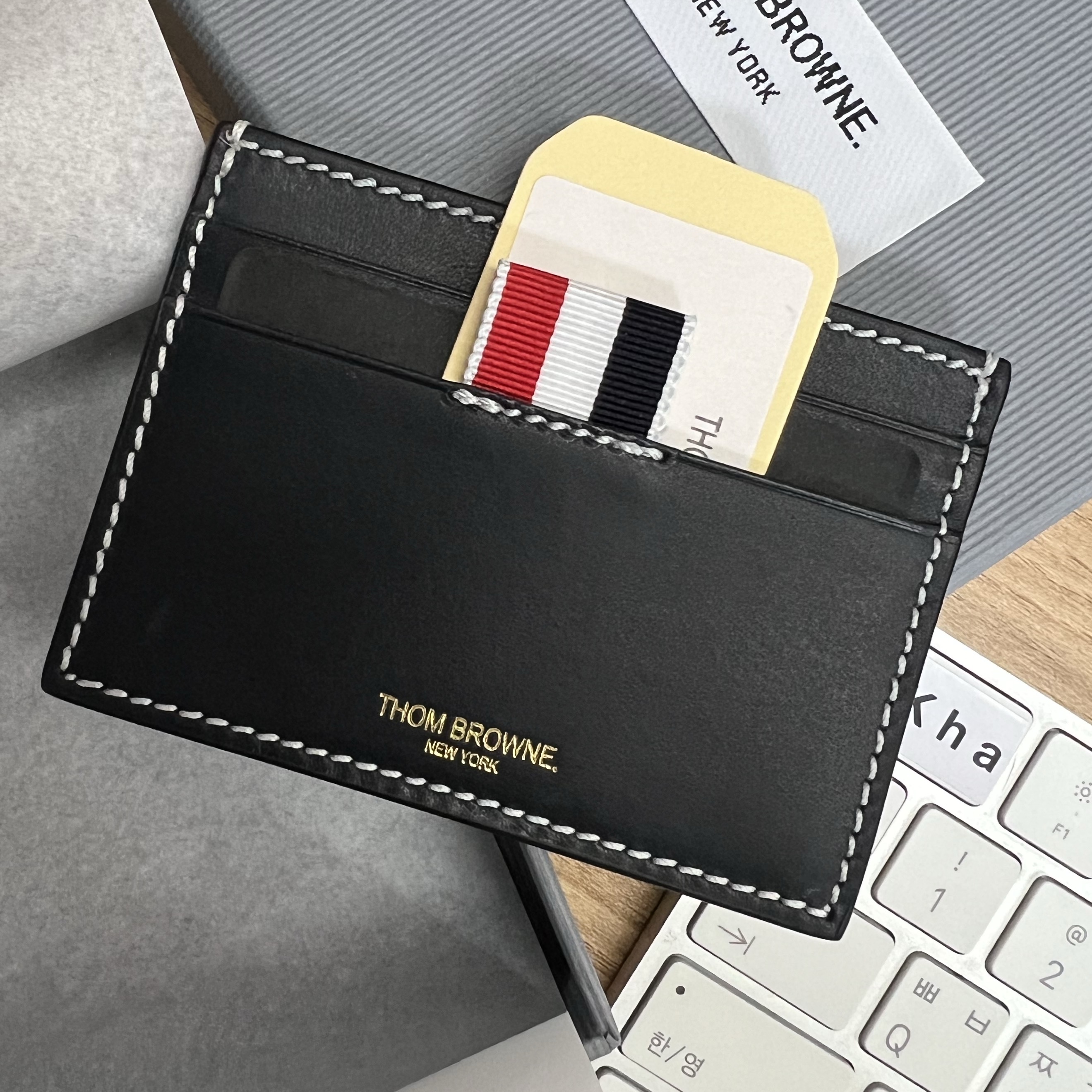 Thom Browne Vacchetta Leather Single Card Holder Navy 착용 스타일