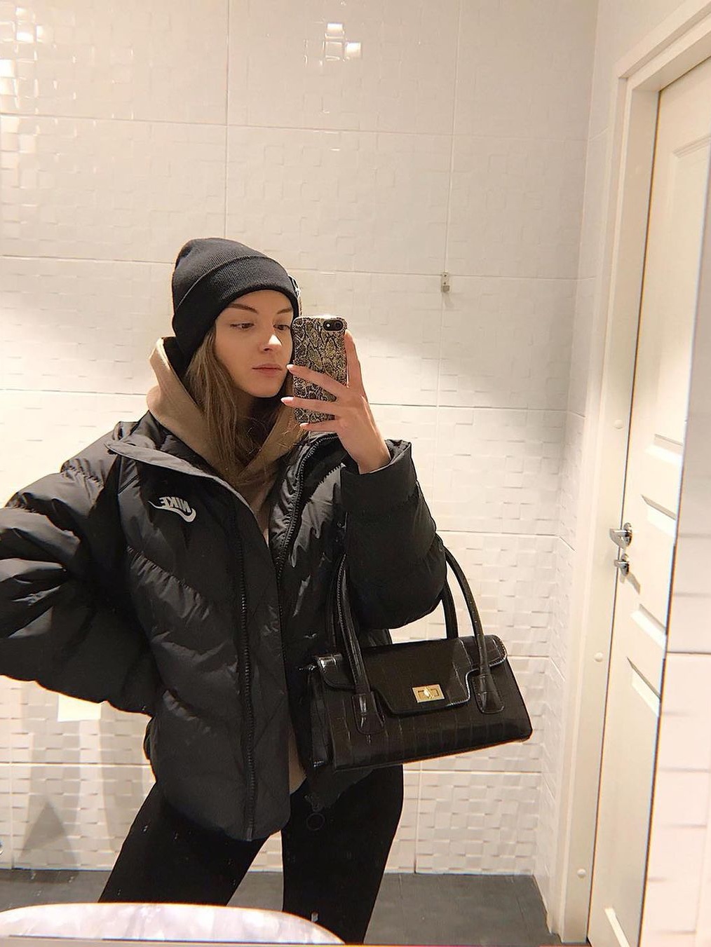 (W) Nike NSW Therma-Fit Windpuffer Loose Padded Jacket White - Asia, Nike NSW Storm-Fit Windrunner Hoodie Jacket Black 착용 스타일 - 5