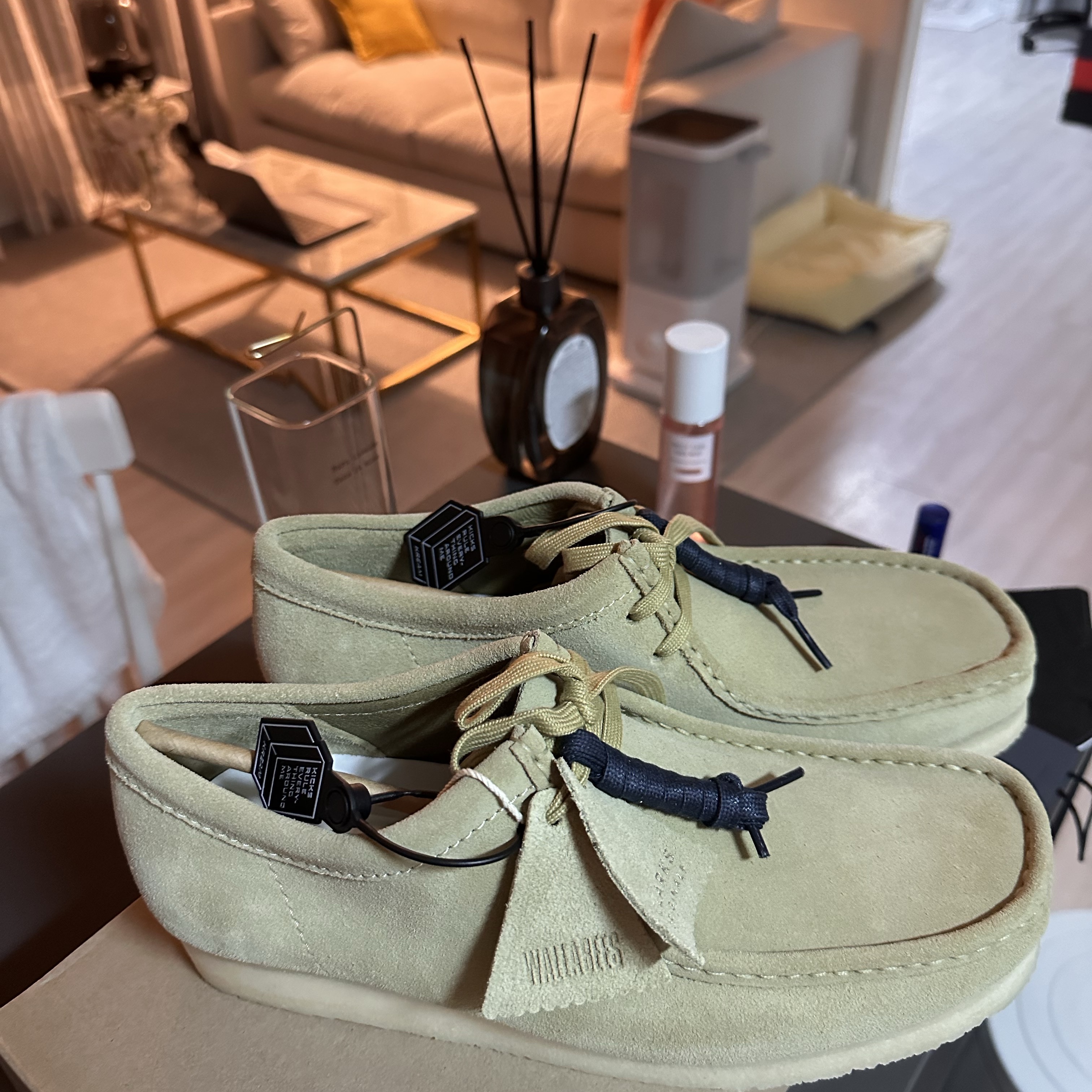 Clarks Wallabee Maple Suede 착용 스타일 - 2