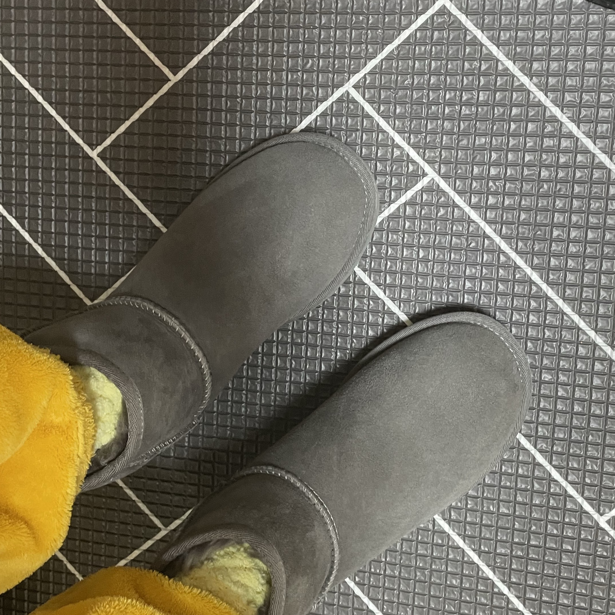 (W) UGG Classic Mini II Boots Grey 착용 스타일