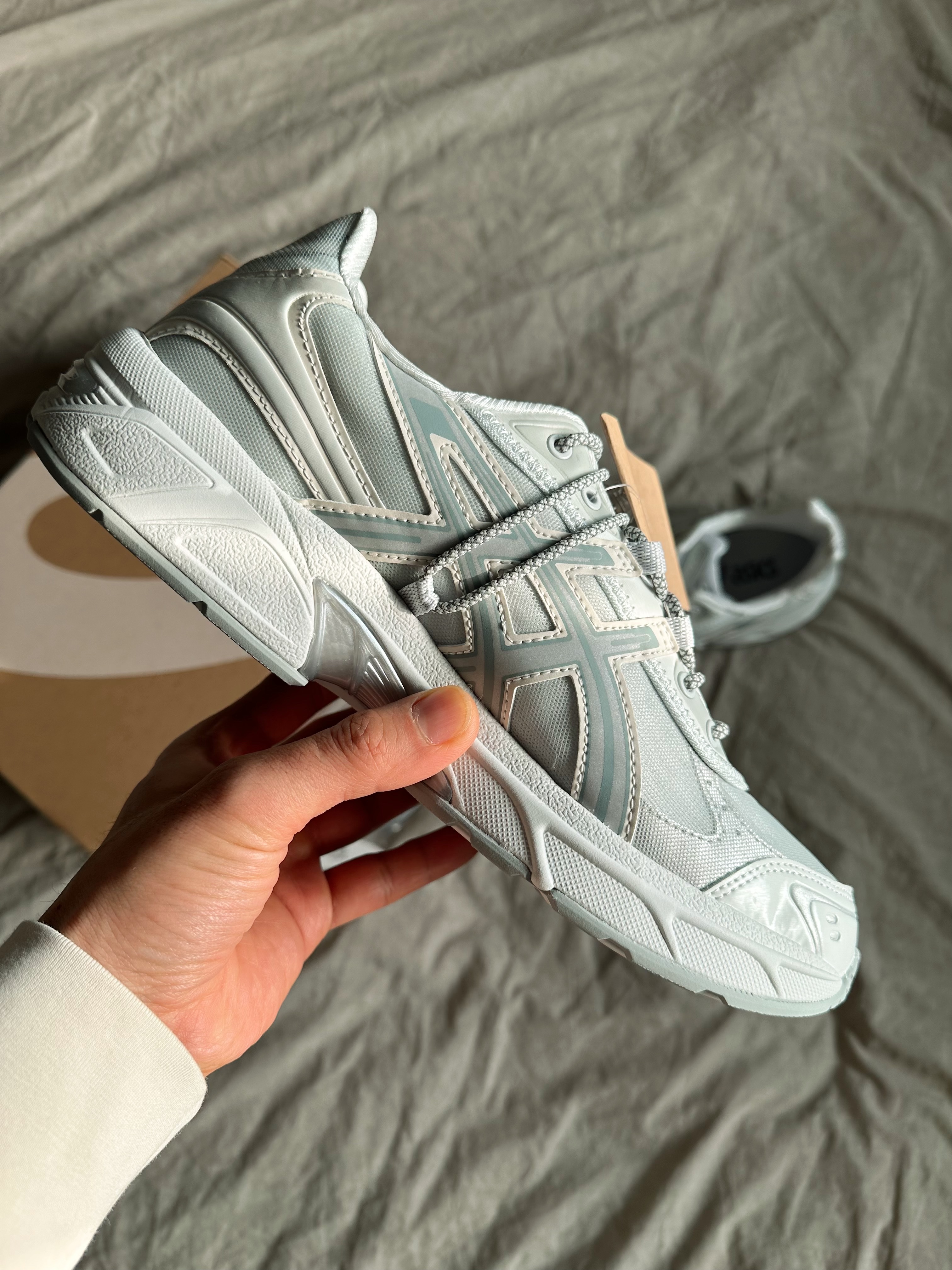 Asics x Atmos x Ojos Gel-1130 RE Glacier Grey Pure Silver 착용 스타일 - 2