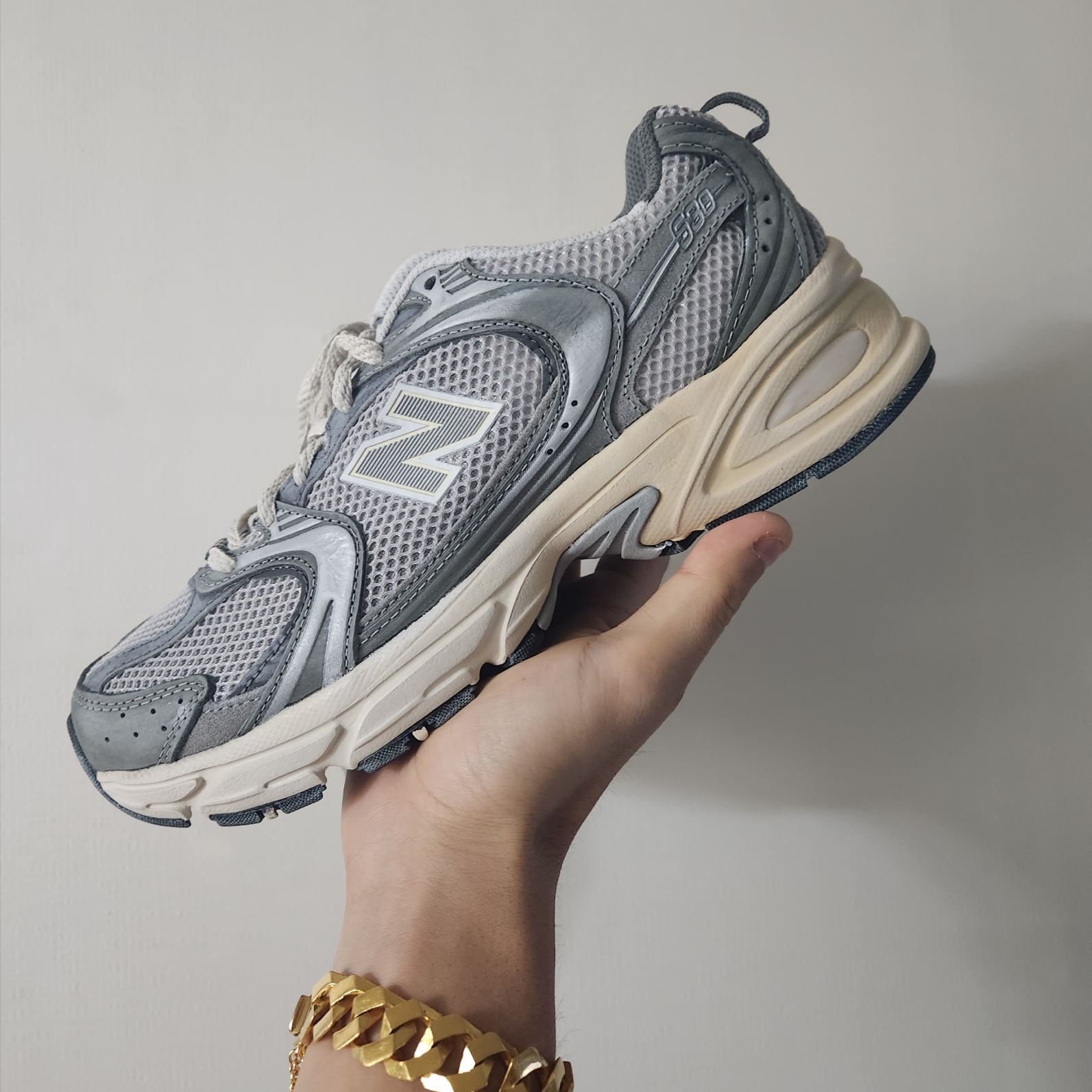 New Balance 530 Premium Vintage Grey Matter 착용 스타일