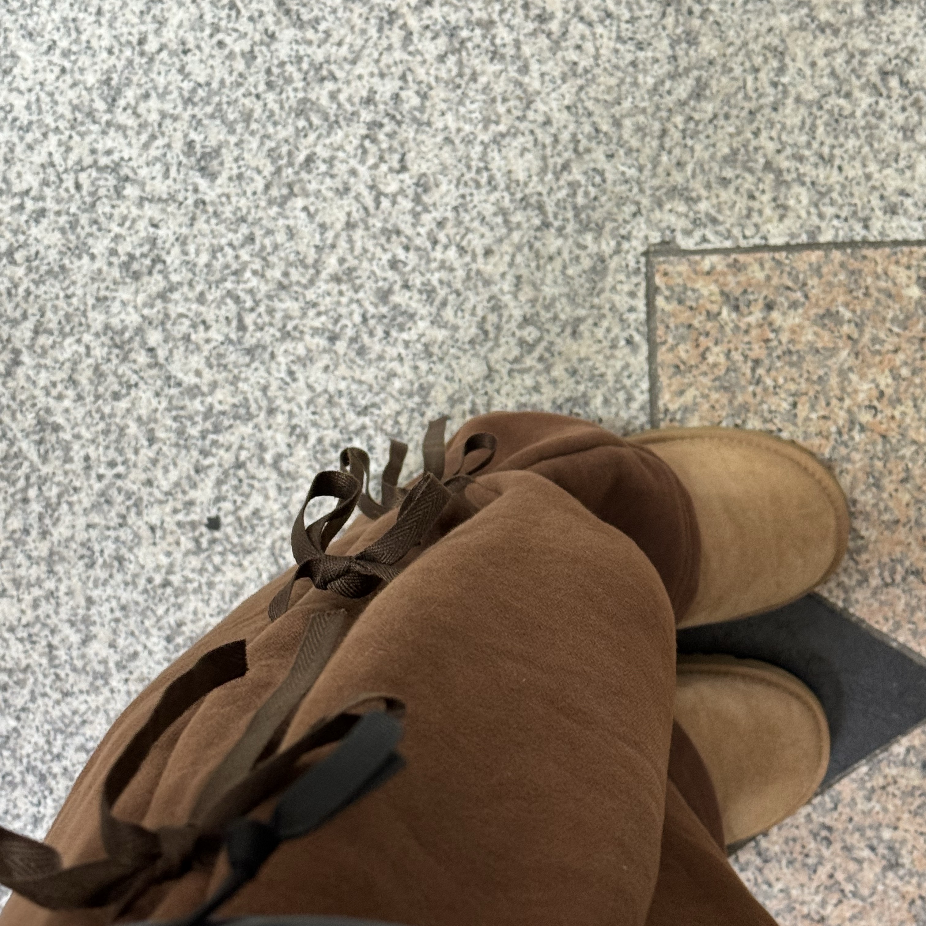 (W) UGG Classic Mini II Boots Chestnut 착용 스타일 - 2