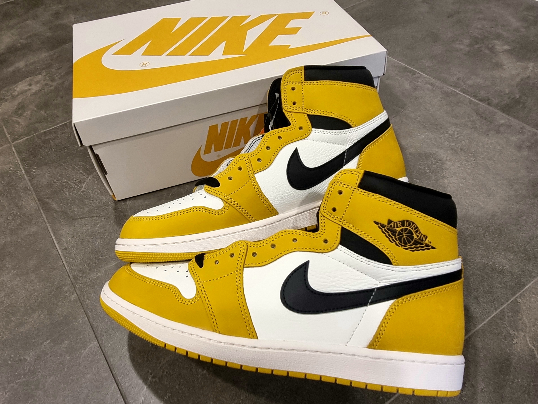 Jordan 1 Retro High OG Yellow Ochre 착용 스타일 - 5