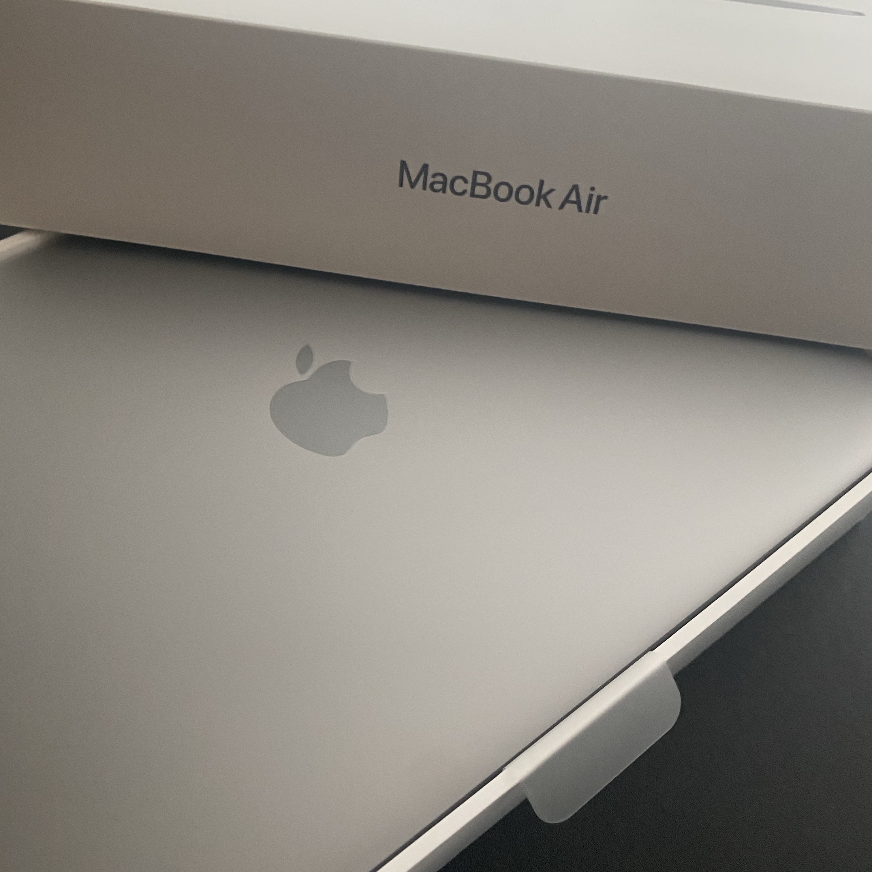 Apple 2022 MacBook Air 13 M2 512GB SSD / 8GB RAM Midnight (Korean Ver.) 착용 스타일