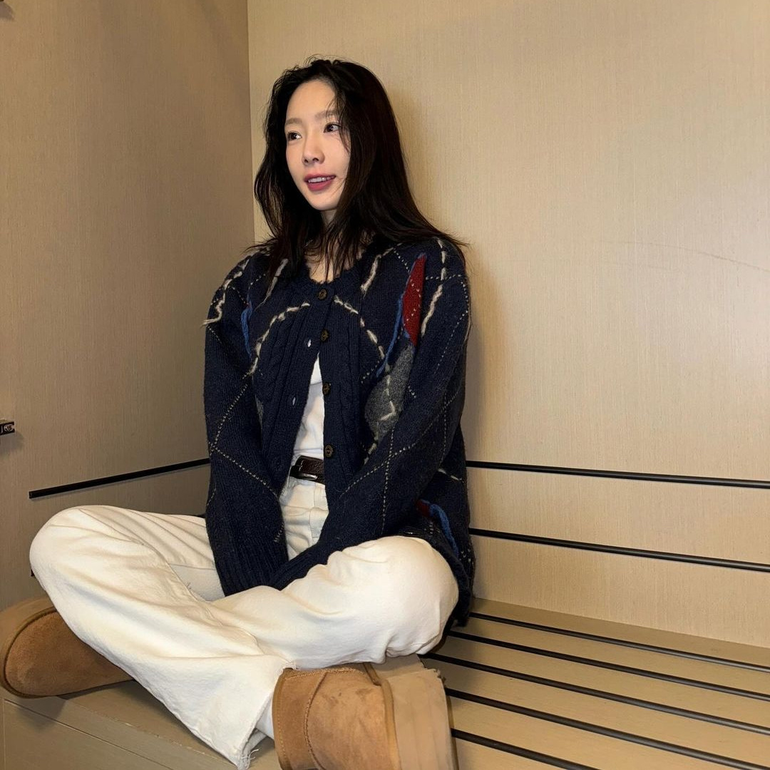 (W) UGG Classic Ultra Mini Platform Boots Chestnut 착용 스타일 - 3