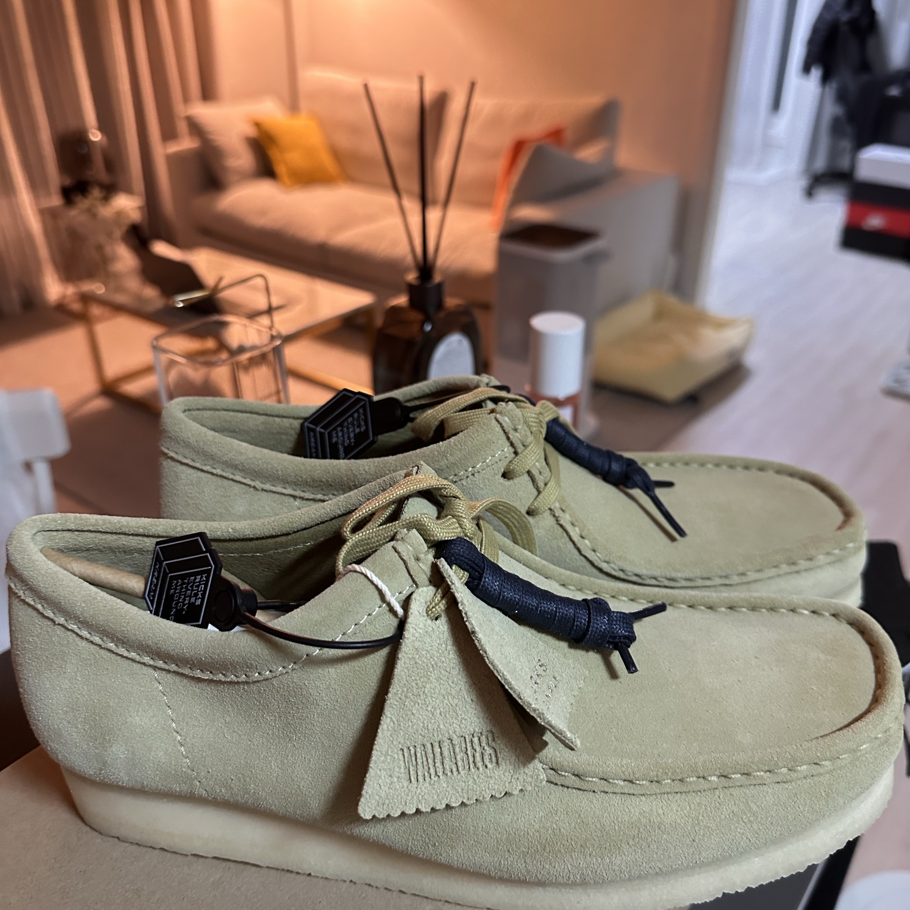 Clarks Wallabee Maple Suede 착용 스타일 - 3