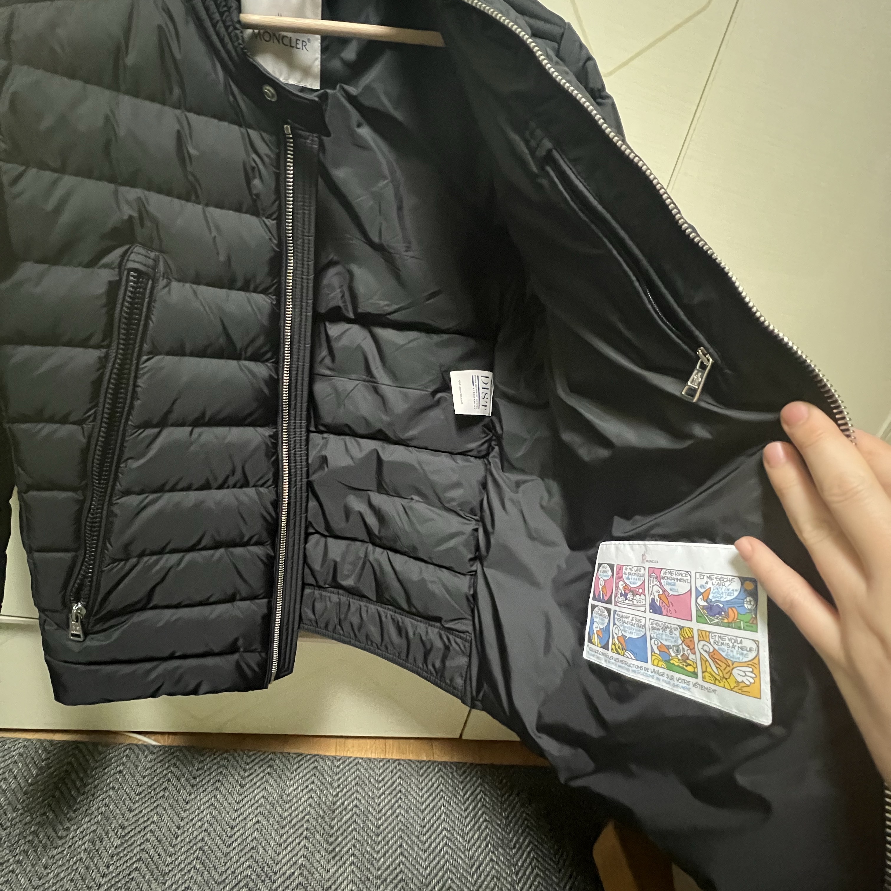 Moncler Amiot Short Down Jacket Black - 23FW 착용 스타일 - 1