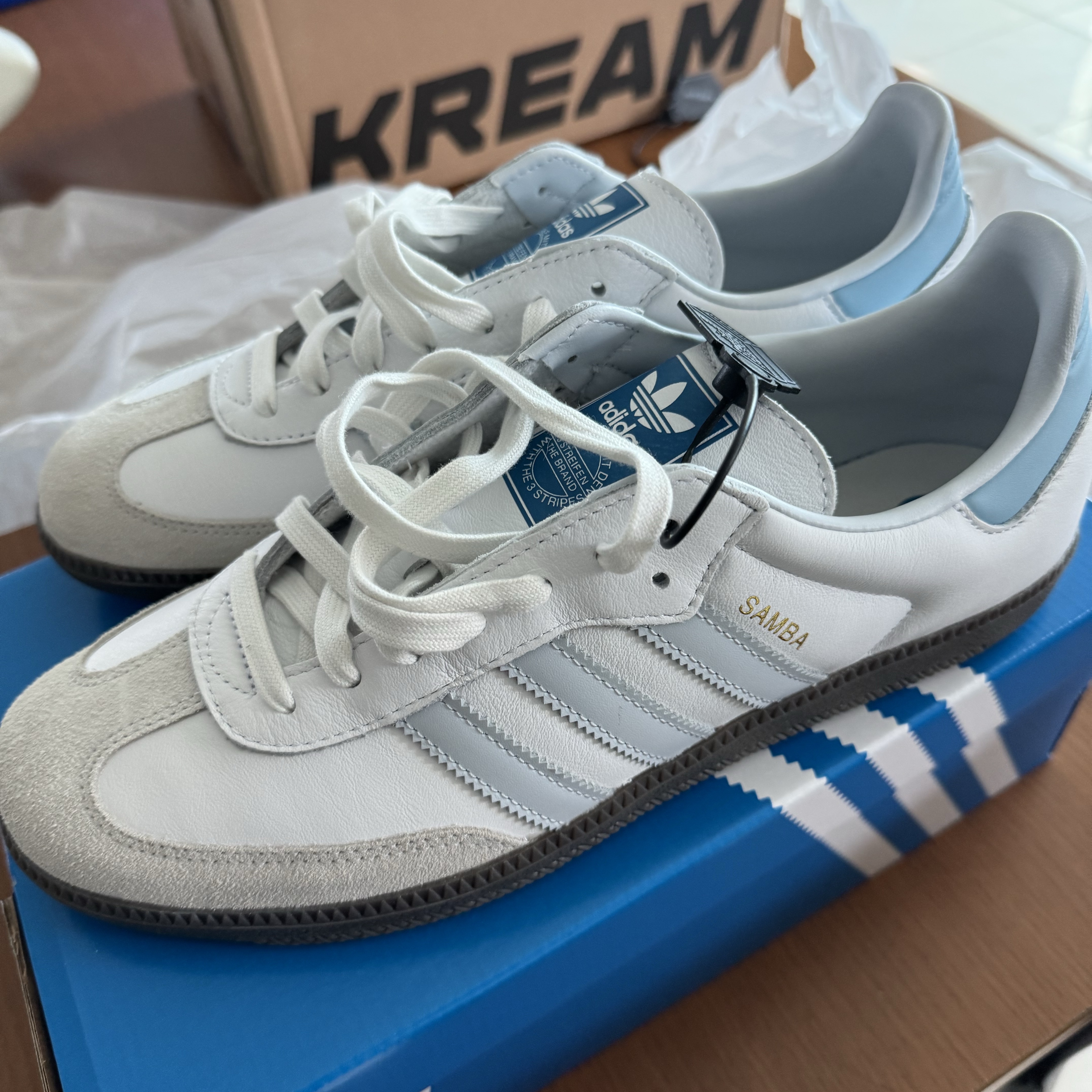 Adidas Samba OG Core White Halo Blue 착용 스타일