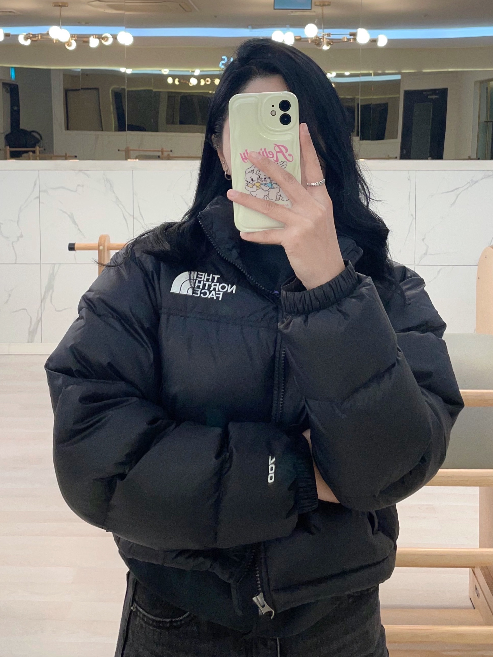(W) The North Face Nuptse Short Jacket Black 착용 스타일 - 1