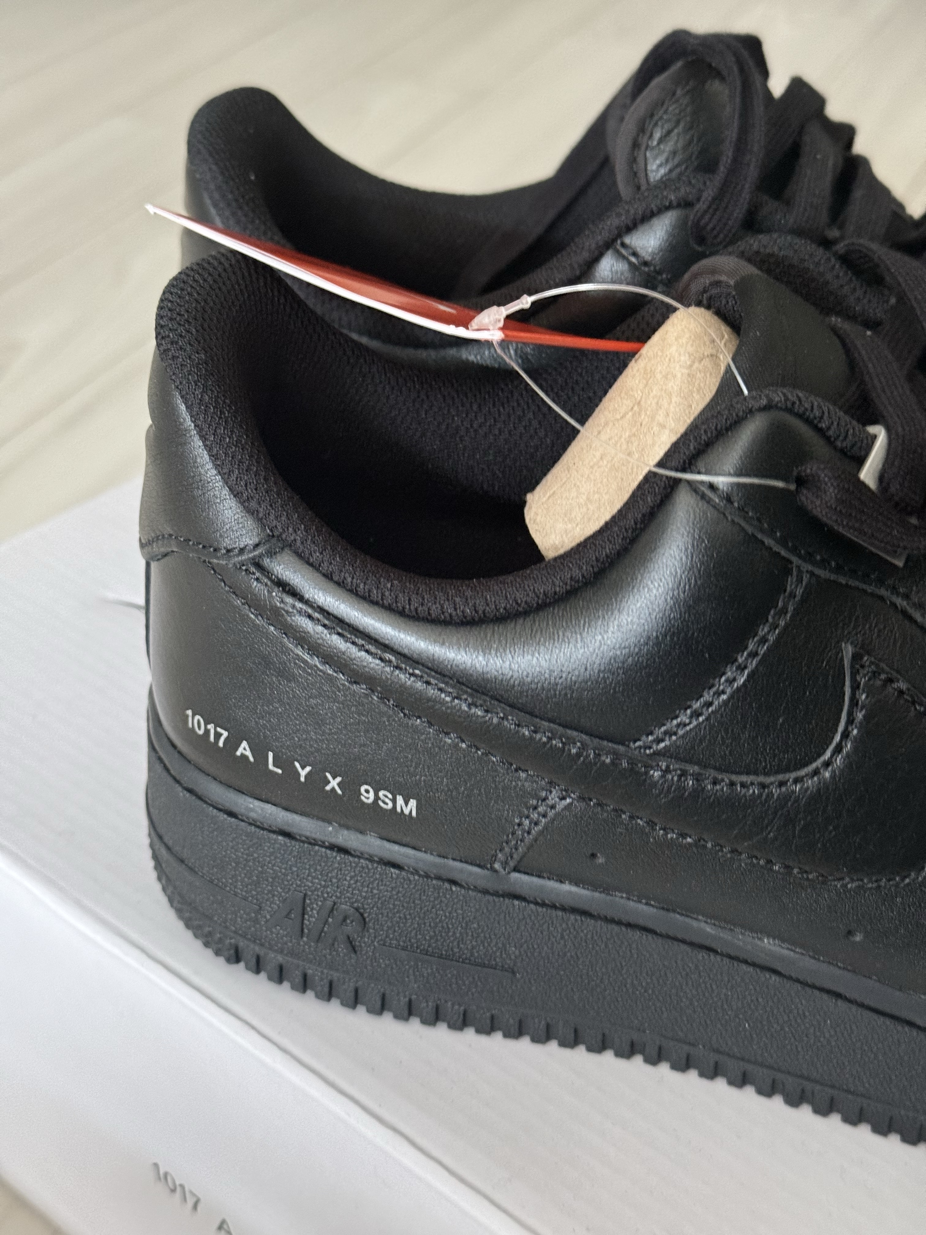Nike x 1017 Alyx 9SM Air Force 1 Low SP Black 착용 스타일 - 3