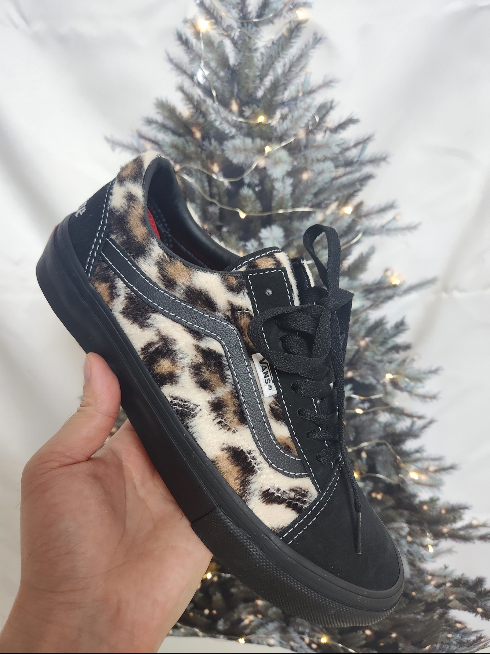 Vans x Supreme Leopard Old Skool Black 착용 스타일 - 1