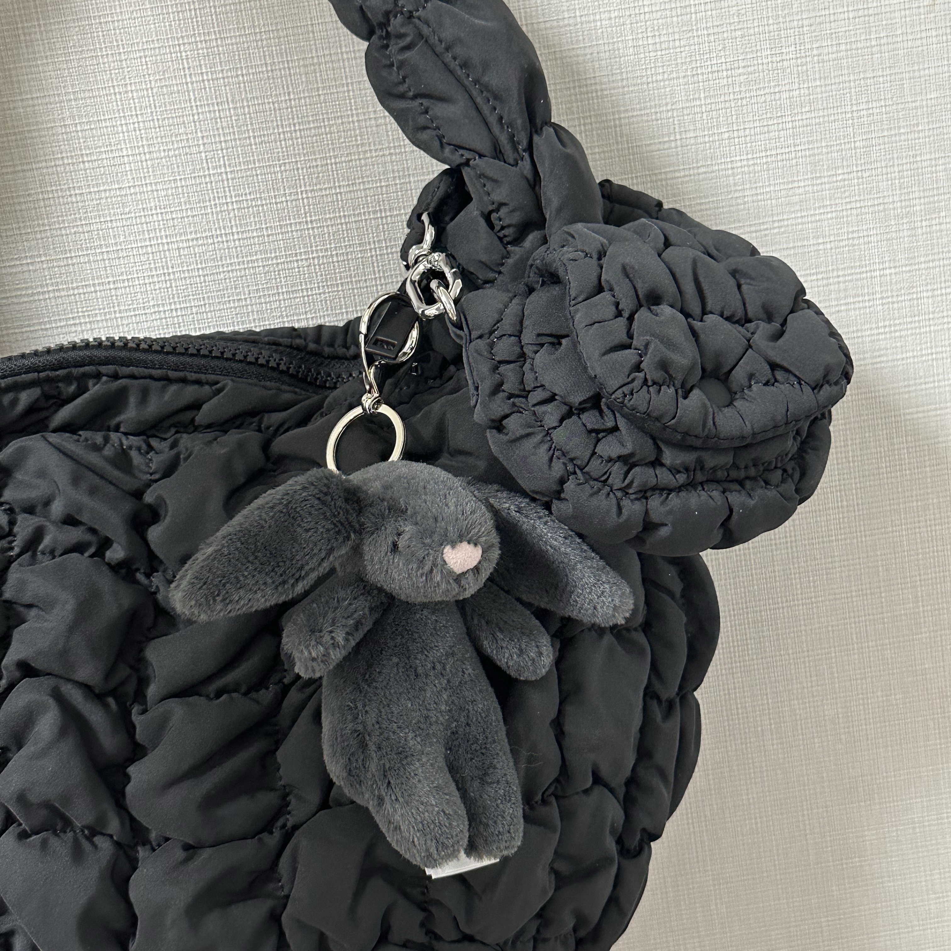 Jellycat Bashful Bunny Bag Charm Ink, COS Quilted Nano Bag Black 착용 스타일