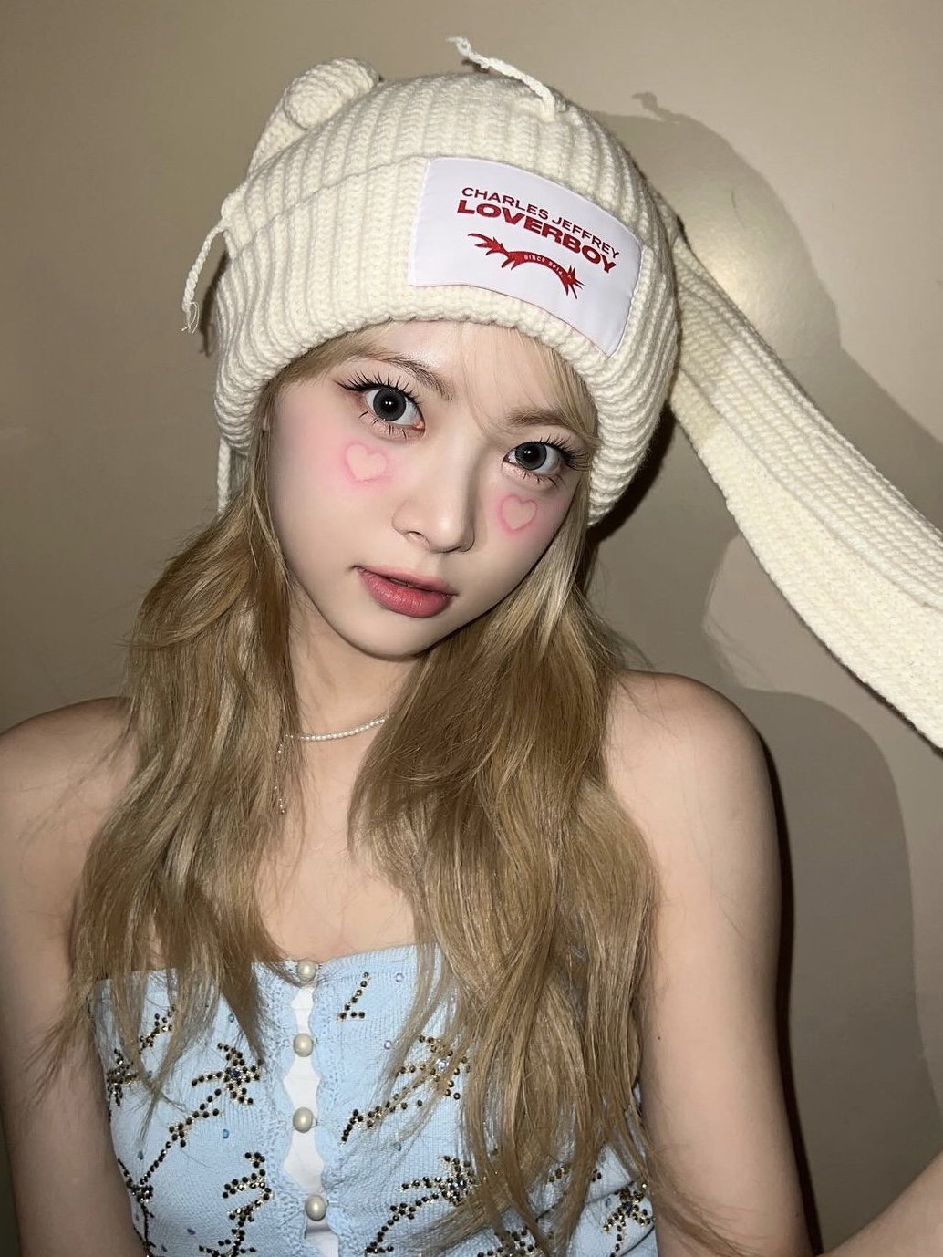 Charles Jeffrey Loverboy Chunky Rabbit Beanie Ecru 착용 스타일 - 4