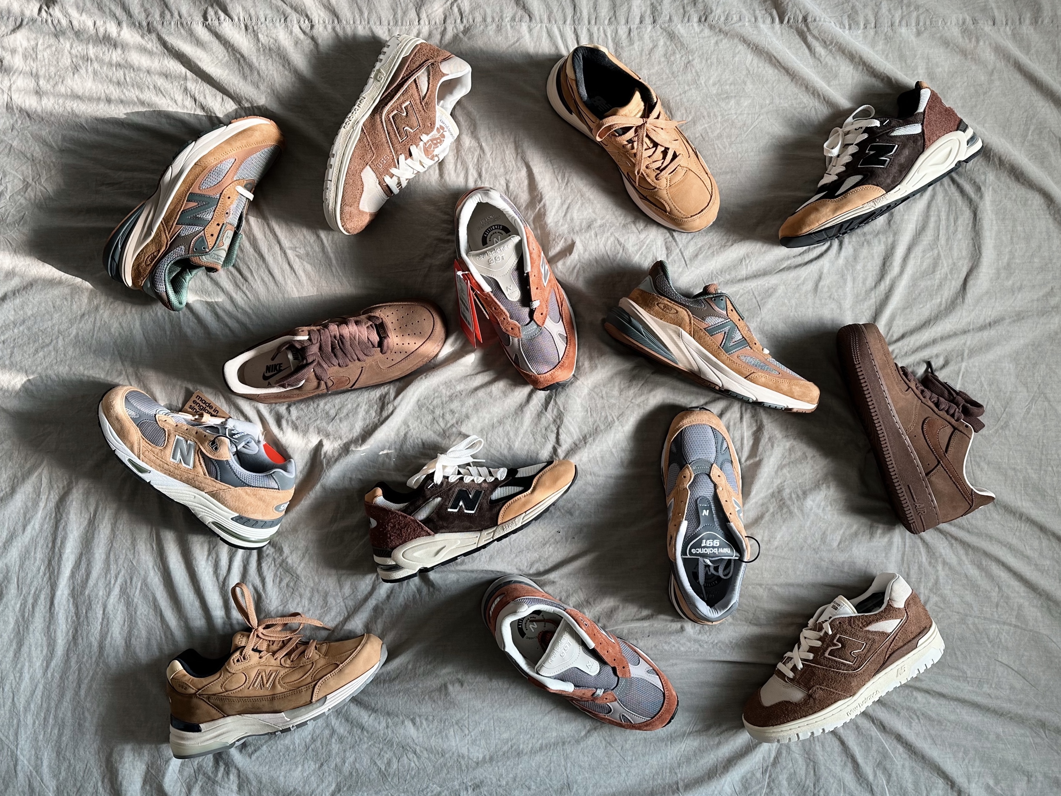 뉴발란스 992 메이드 인 USA 브라운, 뉴발란스 x 칼하트 WIP 990v6 메이드 인 USA 해밀턴 브라운 밀리터리 그린 착용 스타일 - 1