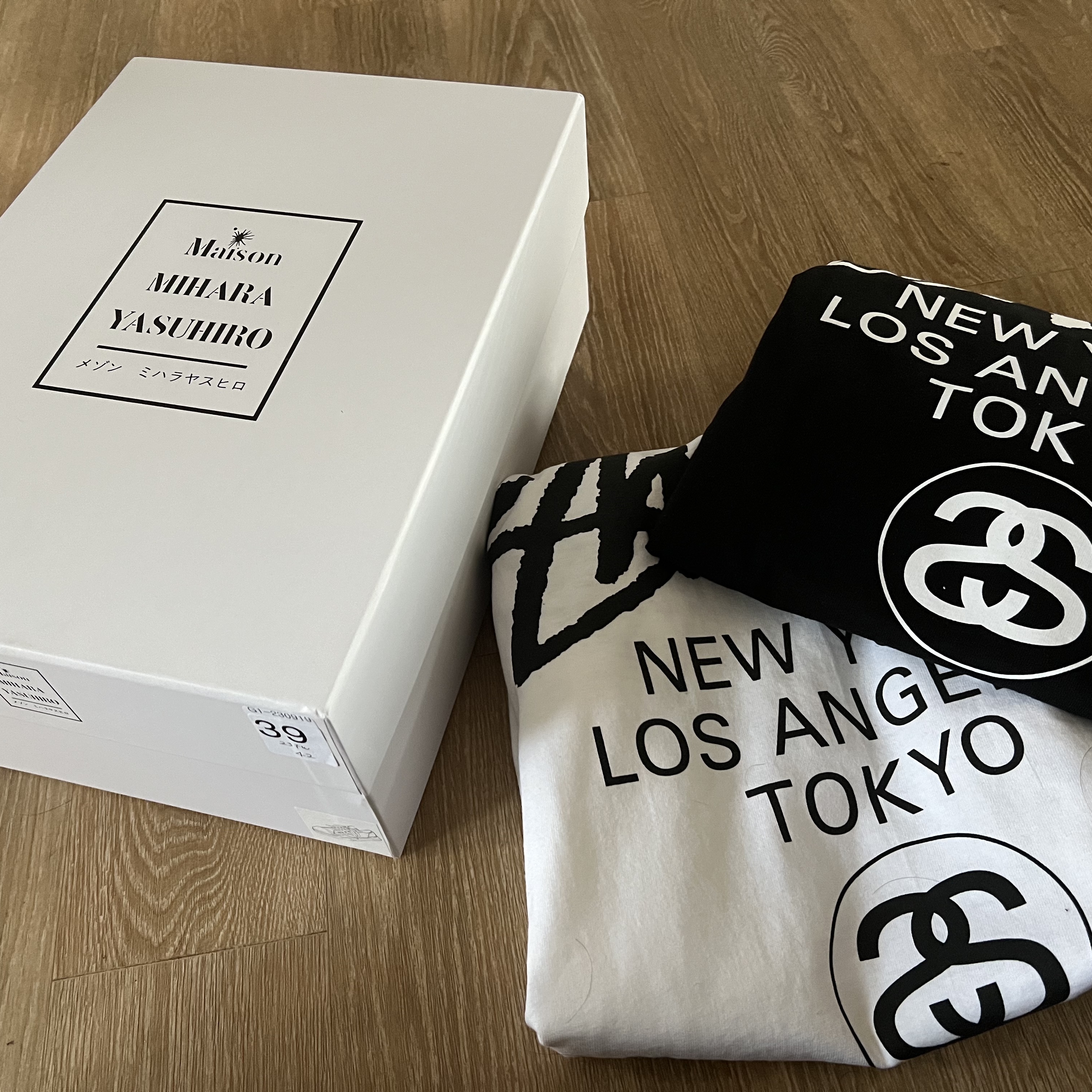 Stussy World Tour LS T-Shirt White 2023, Stussy World Tour LS T-Shirt Black 2023 착용 스타일