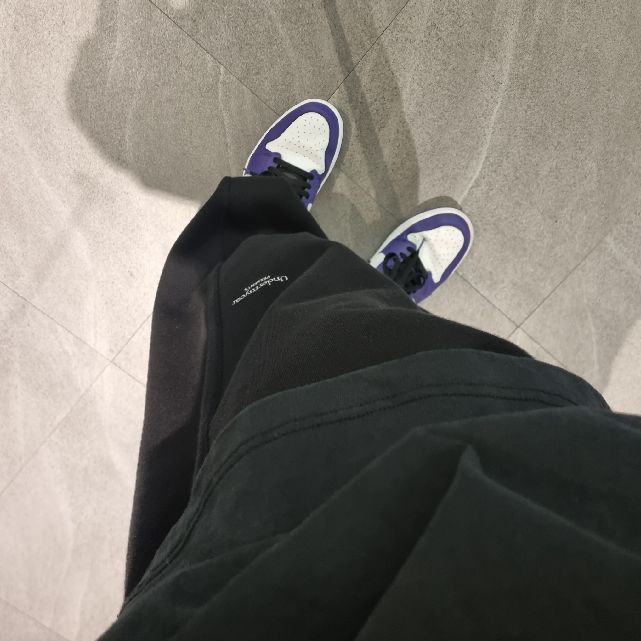 Undermycar Mu.03 Anti Fxxking Logo Play Oversized Sweat Jogger Black, Yeezy Gap Engineered By Balenciaga Dove Long Sleeve T-Shirt Black 착용 스타일