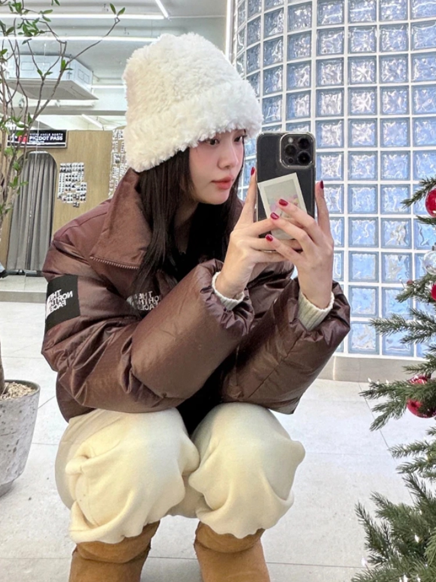 (W) 노스페이스 화이트 라벨 노벨티 눕시 다운 자켓 코코아 브라운, 유니클로 x 엔지니어드 가먼츠 퍼프테크 유틸리티 자켓 브라운 착용 스타일 - 4