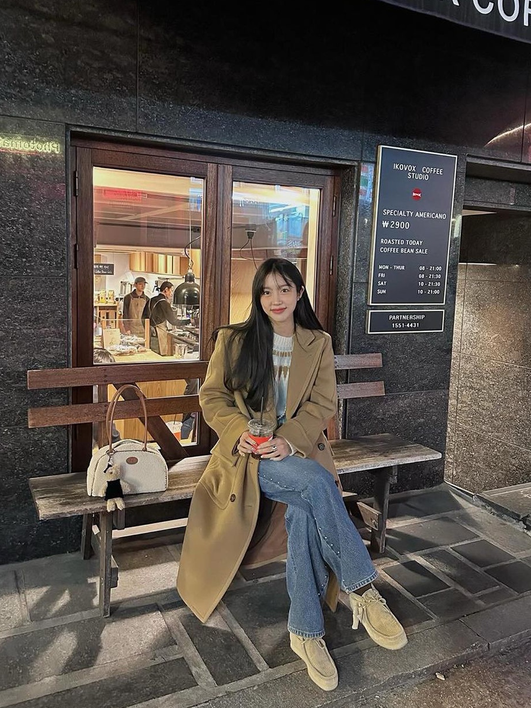 클락스 왈라비 메이플 스웨이드 착용 스타일 - 5