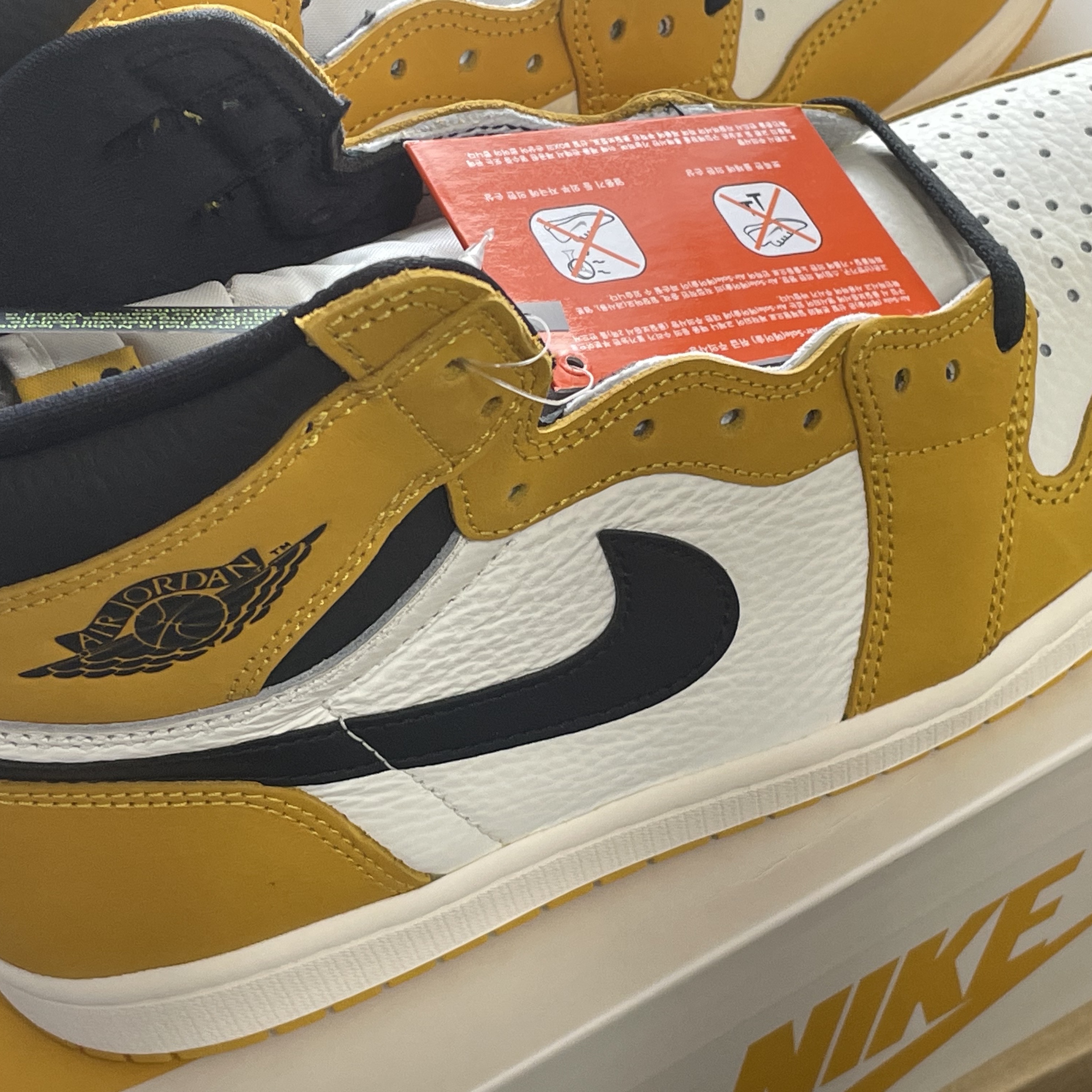 Jordan 1 Retro High OG Yellow Ochre 착용 스타일 - 1