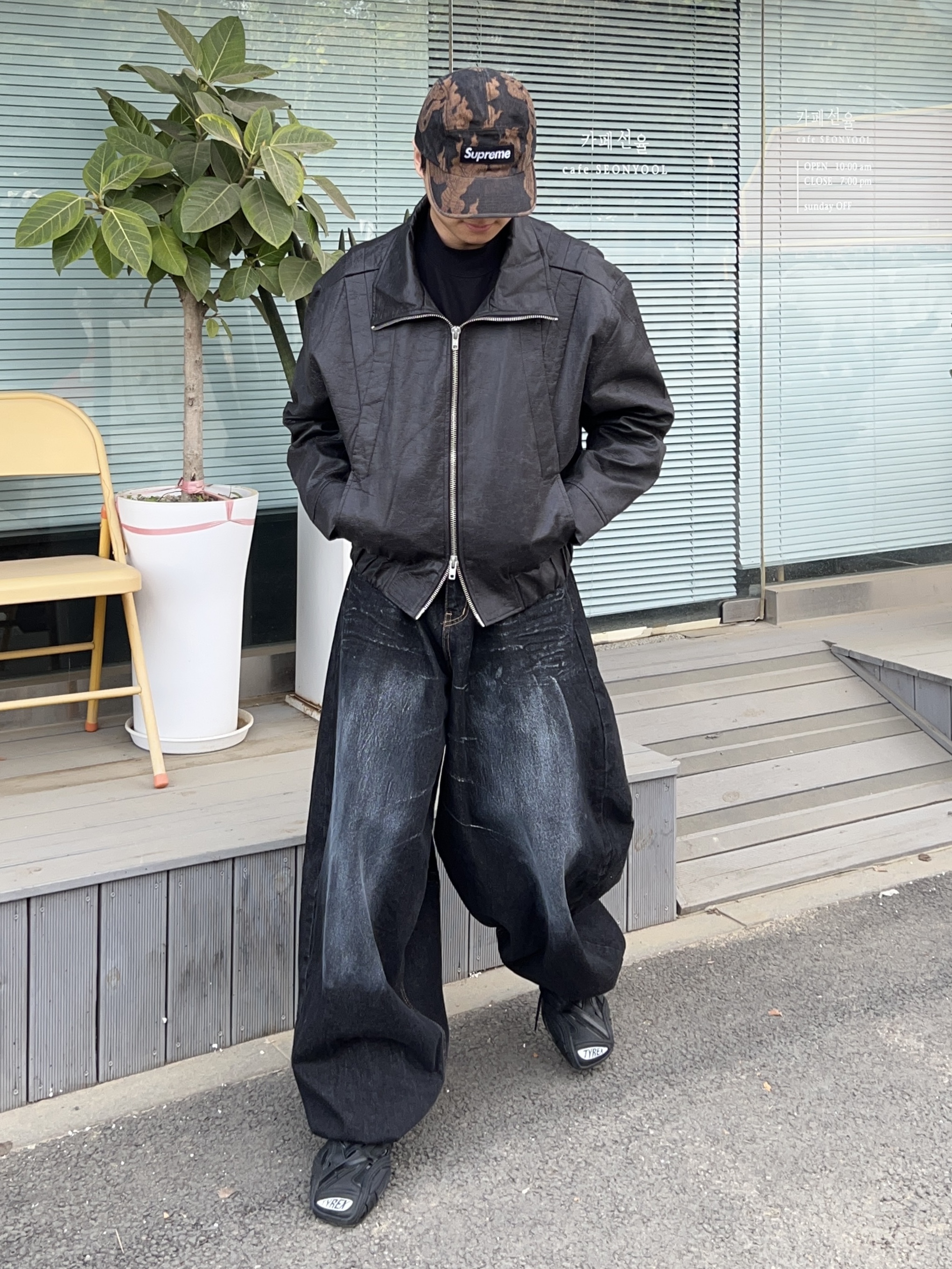 Supreme Flames Jacquard Denim Camp Cap Washed Black - 23SS, Balenciaga Tyrex Sneakers Black 착용 스타일 - 1
