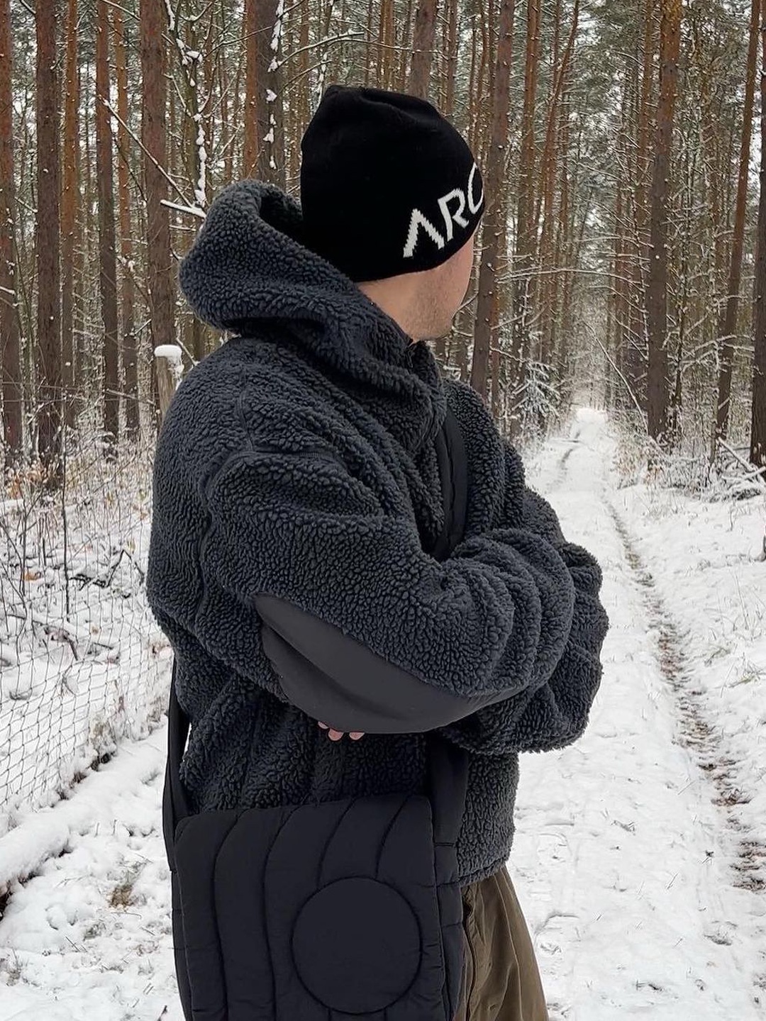 Arc'teryx Grotto Toque Arctic Silk Warm Stone, Arc'teryx Lightweight Grotto Toque Orca 착용 스타일 - 4