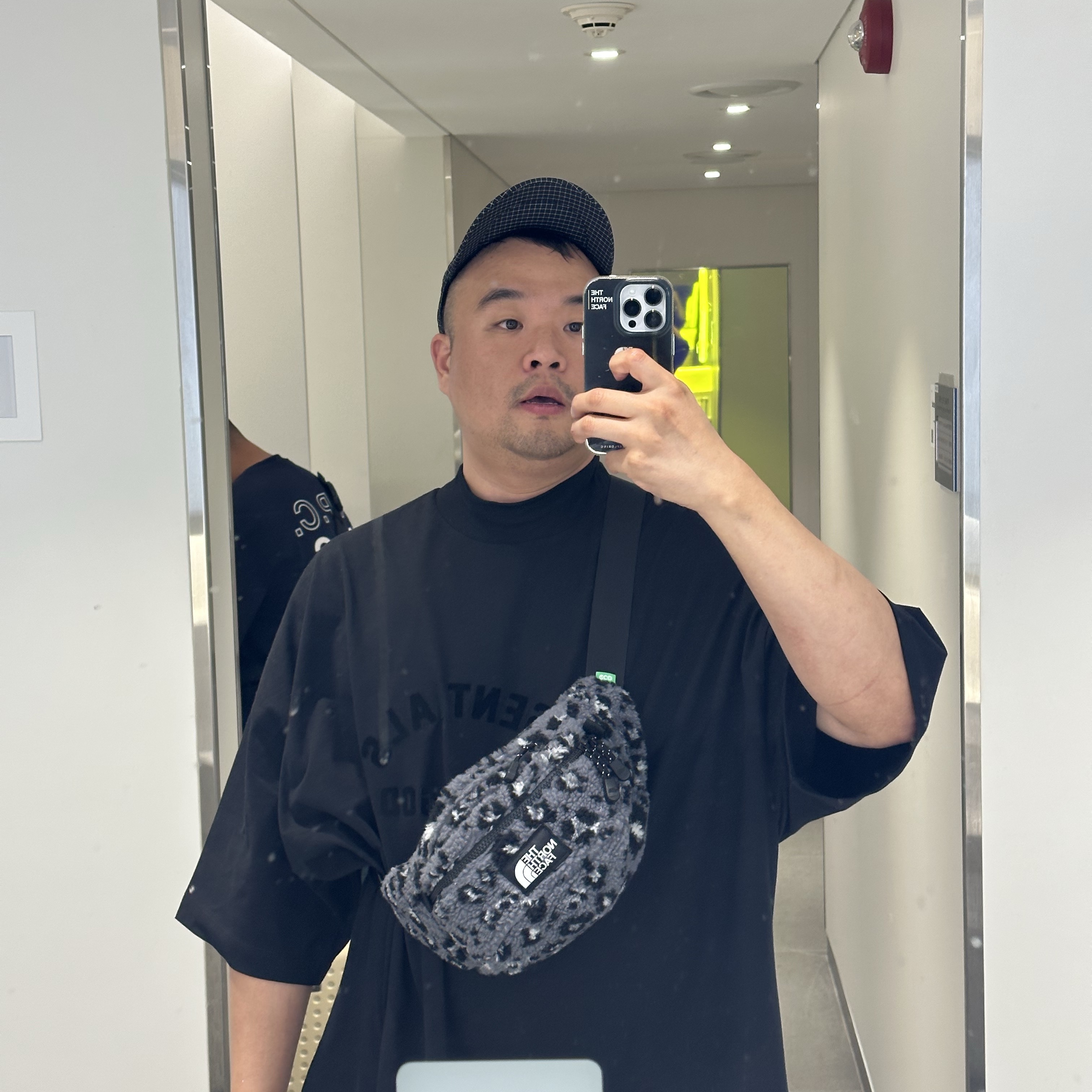 Nike x Off-White NRG Hat Black, Essentials The Black Collection T-Shirt Black - 23SS 착용 스타일