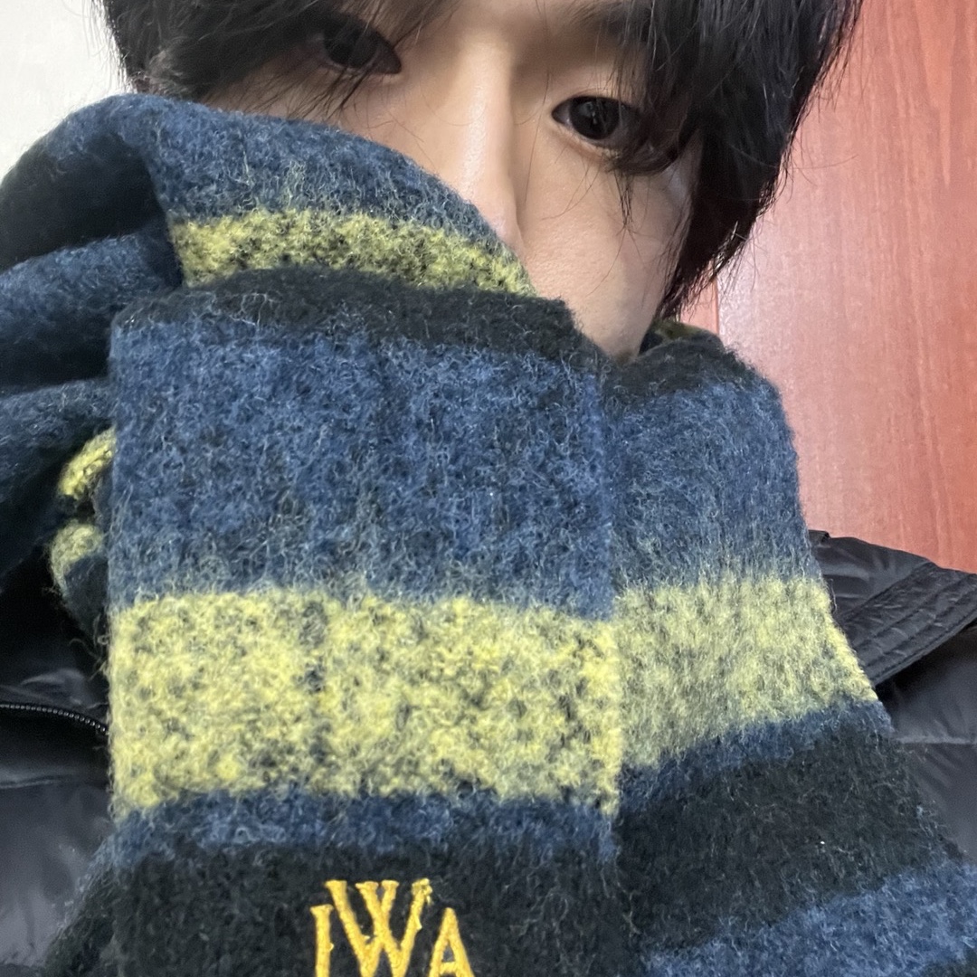 Uniqlo x JW Anderson Striped Chunky Scarf Blue 착용 스타일